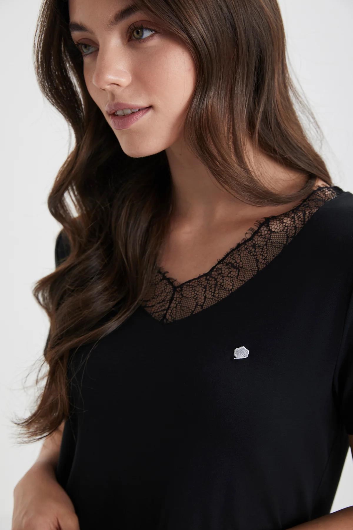 328290Kadın Dantel Detaylı Yazlık Pijama Takımı – Siyah V Yaka Üst ve Desenli Düz Paça Pantolon C7T0N89cotonhause.com.tr Online Alışveriş - Sezon İndirimlerini Keşfet Kadın Dantel Detaylı Yazlık Pijama Takımı – Siyah V Yaka Üst ve Desenli Düz Paça Pantolon C7T0N89Kısa Kol / Askılı Pijamapenye moodKadın Dantel Detaylı Yazlık Pijama Takımı – Siyah V Yaka Üst ve Desenli Düz Paça Pantolon C7T0N89