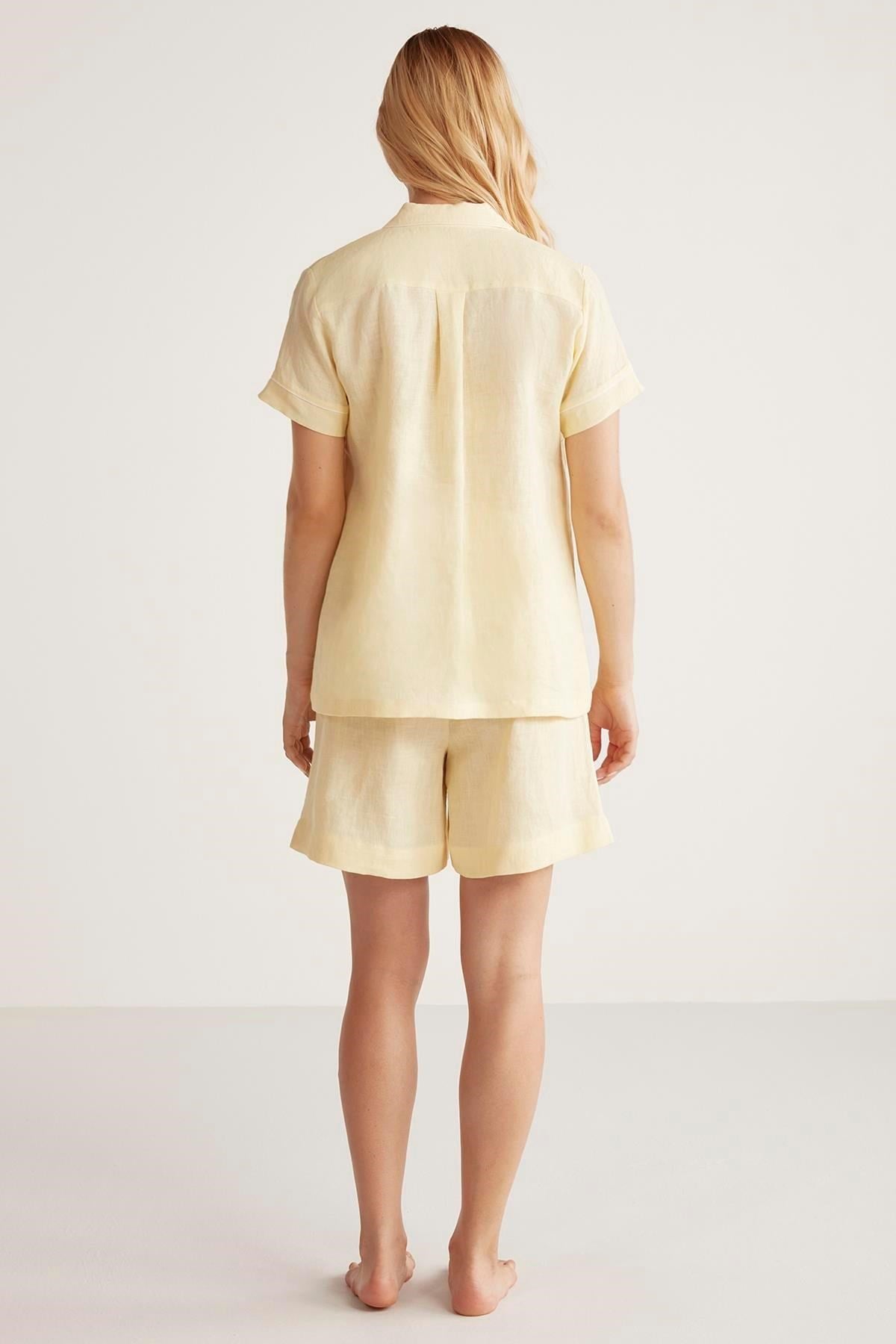 320753Kadın Kısa Kol Önden Düğmeli Şortlu Sarı Pijama Takımı C0T4N6O9cotonhause.com.tr Online Alışveriş - Sezon İndirimlerini Keşfet Kadın Kısa Kol Önden Düğmeli Şortlu Sarı Pijama Takımı C0T4N6O9Şortlu Takımpenye moodKadın Kısa Kol Önden Düğmeli Şortlu Sarı Pijama Takımı C0T4N6O9