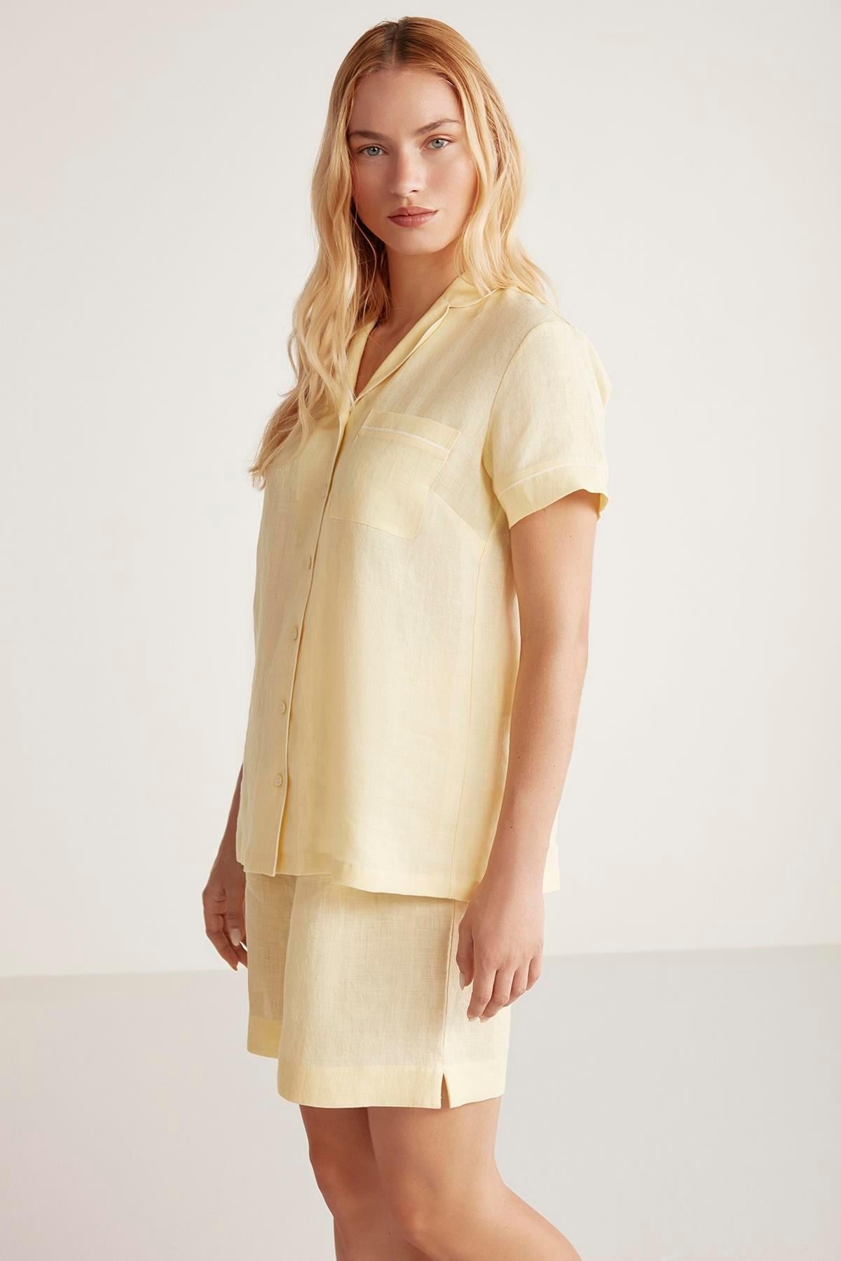 320753Kadın Kısa Kol Önden Düğmeli Şortlu Sarı Pijama Takımı C0T4N6O9cotonhause.com.tr Online Alışveriş - Sezon İndirimlerini Keşfet Kadın Kısa Kol Önden Düğmeli Şortlu Sarı Pijama Takımı C0T4N6O9Şortlu Takımpenye moodKadın Kısa Kol Önden Düğmeli Şortlu Sarı Pijama Takımı C0T4N6O9