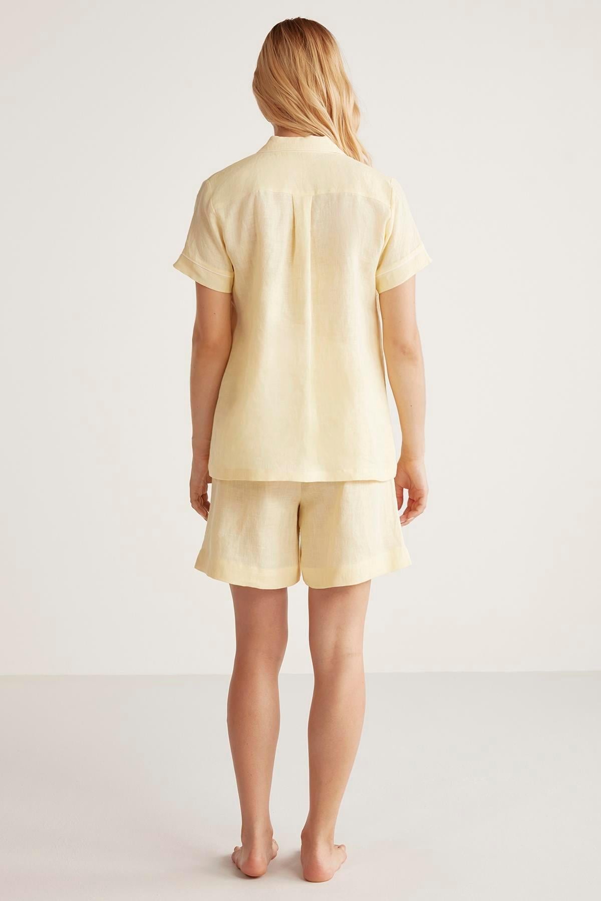 320753Kadın Kısa Kol Önden Düğmeli Şortlu Sarı Pijama Takımı C0T4N6O9cotonhause.com.tr Online Alışveriş - Sezon İndirimlerini Keşfet Kadın Kısa Kol Önden Düğmeli Şortlu Sarı Pijama Takımı C0T4N6O9Şortlu Takımpenye moodKadın Kısa Kol Önden Düğmeli Şortlu Sarı Pijama Takımı C0T4N6O9