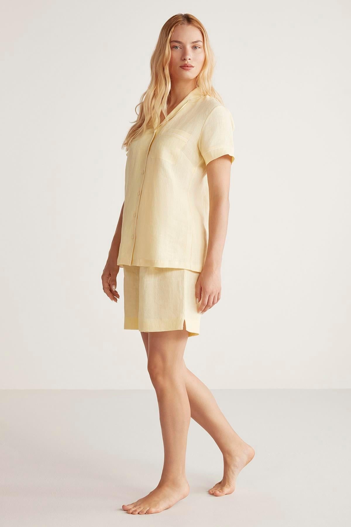 320753Kadın Kısa Kol Önden Düğmeli Şortlu Sarı Pijama Takımı C0T4N6O9cotonhause.com.tr Online Alışveriş - Sezon İndirimlerini Keşfet Kadın Kısa Kol Önden Düğmeli Şortlu Sarı Pijama Takımı C0T4N6O9Şortlu Takımpenye moodKadın Kısa Kol Önden Düğmeli Şortlu Sarı Pijama Takımı C0T4N6O9