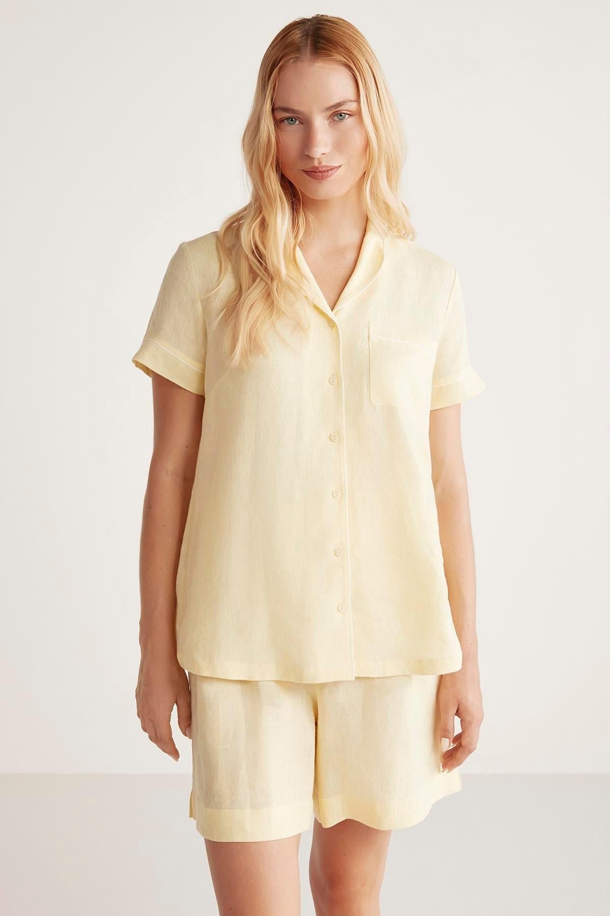 320753Kadın Kısa Kol Önden Düğmeli Şortlu Sarı Pijama Takımı C0T4N6O9cotonhause.com.tr Online Alışveriş - Sezon İndirimlerini Keşfet Kadın Kısa Kol Önden Düğmeli Şortlu Sarı Pijama Takımı C0T4N6O9Şortlu Takımpenye moodKadın Kısa Kol Önden Düğmeli Şortlu Sarı Pijama Takımı C0T4N6O9