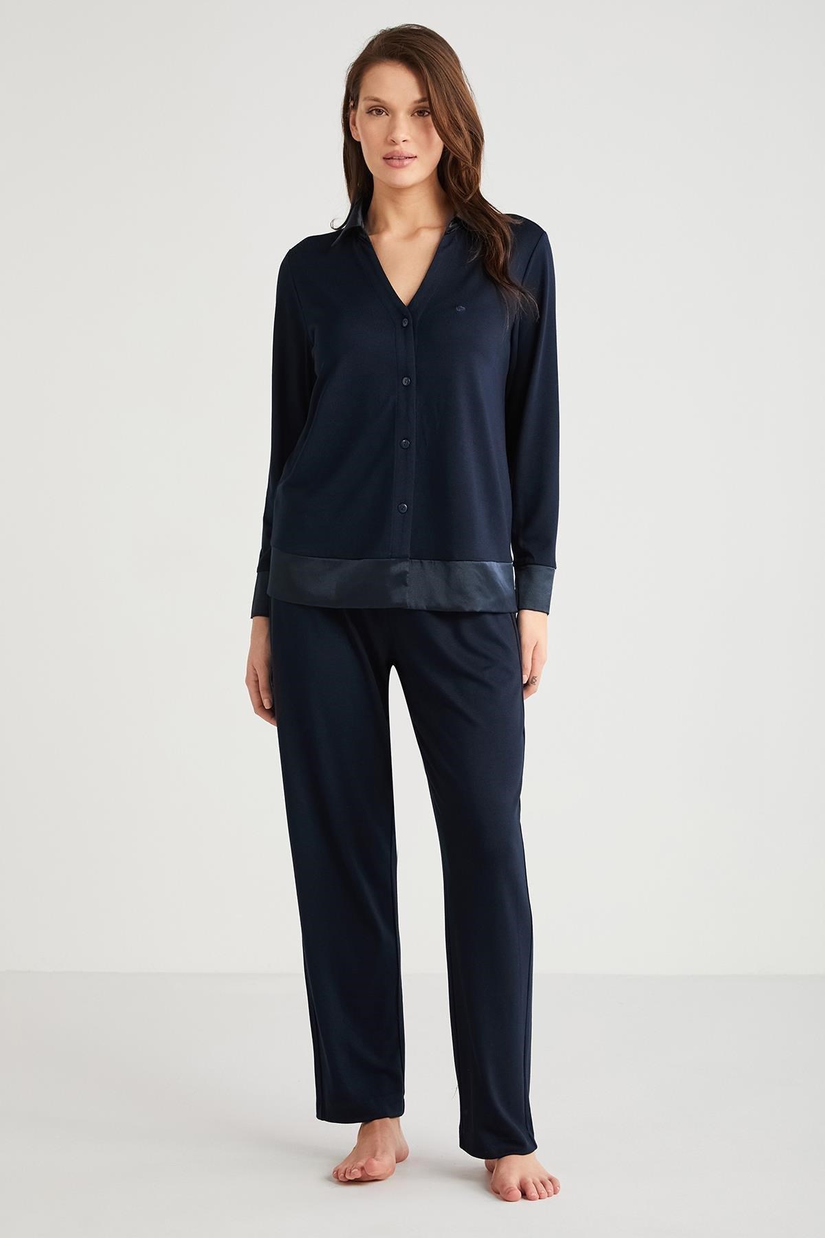 325581Kadın Uzun Kol Önden Düğmeli Lacivert Pijama Takım C8T0N7O9cotonhause.com.tr Online Alışveriş - Sezon İndirimlerini Keşfet Kadın Uzun Kol Önden Düğmeli Lacivert Pijama Takım C8T0N7O9Uzun Kol Pijamapenye moodKadın Uzun Kol Önden Düğmeli Lacivert Pijama Takım C8T0N7O9