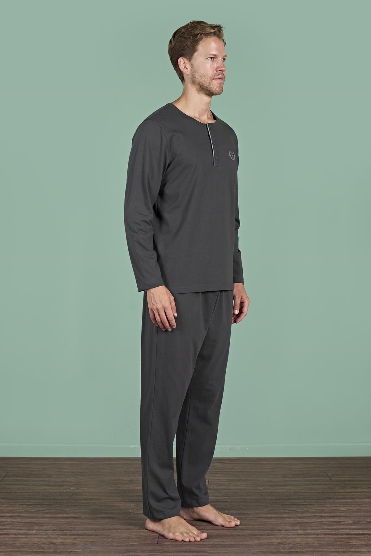 328917Erkek Füme Uzun Kollu Düğmeli Pijama Takımı C4T6N91Pijama TakımıPijadoreErkek Füme Uzun Kollu Düğmeli Pijama Takımı C4T6N91