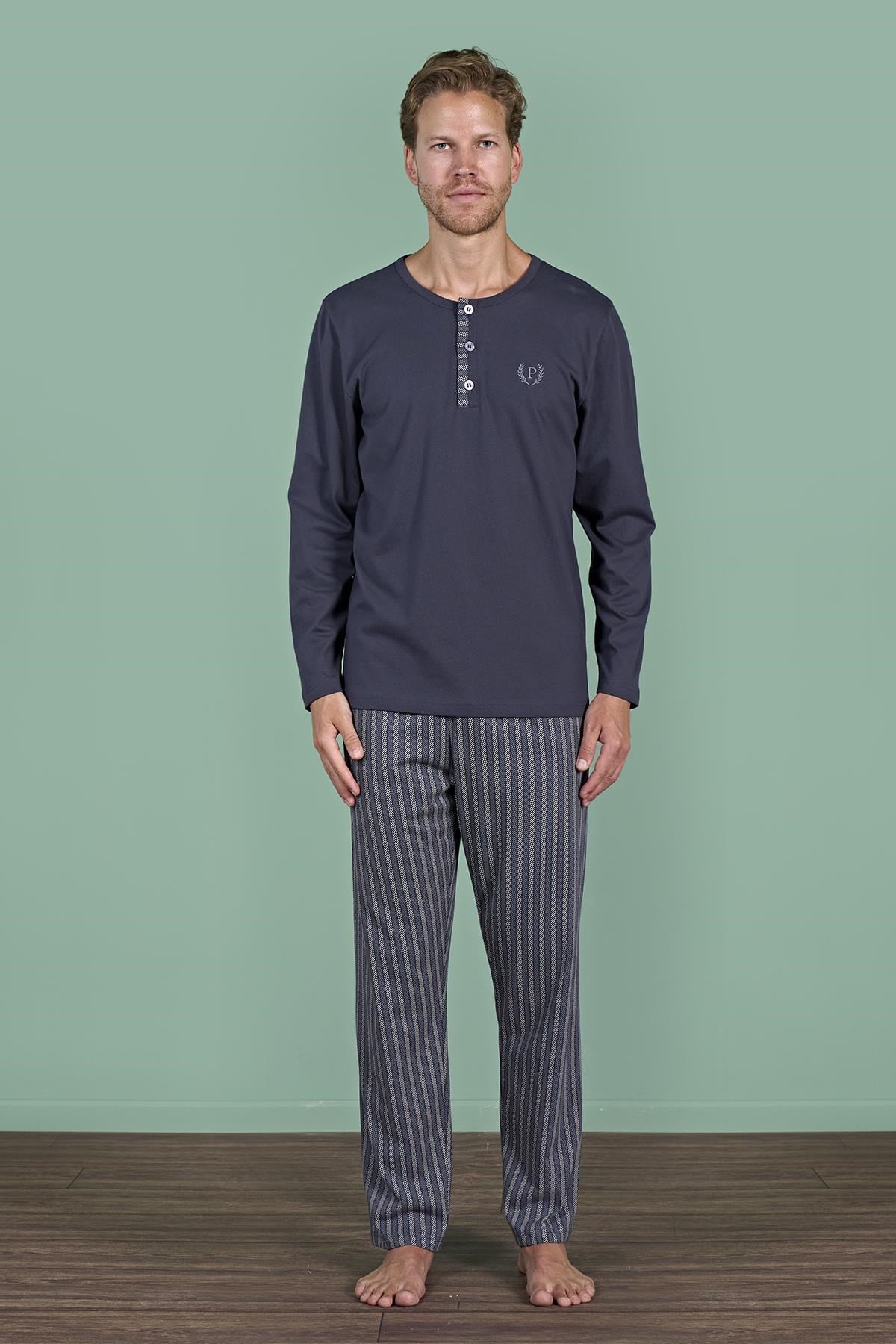 328898Erkek Füme Uzun Kollu Düğmeli Yaka Şerit Detaylı Alt Pijama Takımı C4T3N91Pijama TakımıPijadoreErkek Füme Uzun Kollu Düğmeli Yaka Şerit Detaylı Alt Pijama Takımı C4T3N91