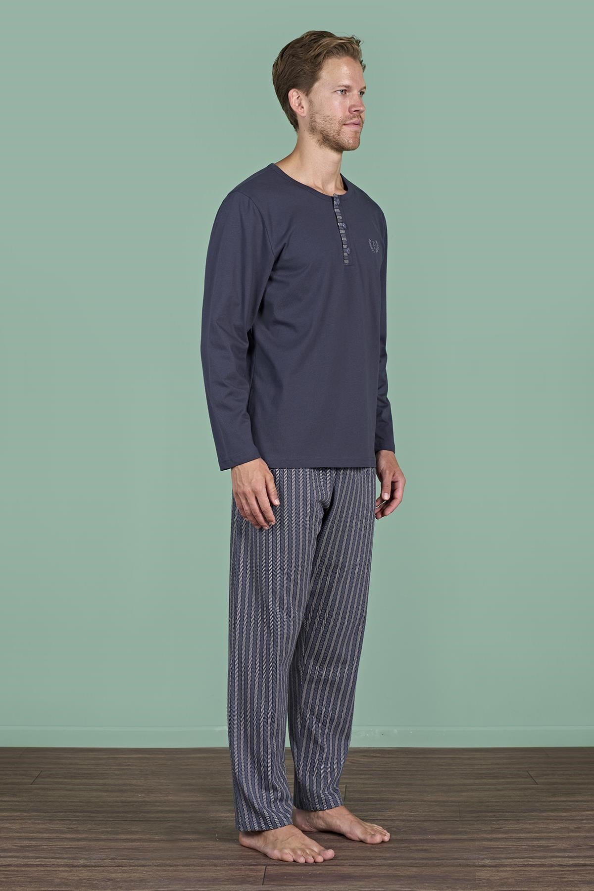 328898Erkek Füme Uzun Kollu Düğmeli Yaka Şerit Detaylı Alt Pijama Takımı C4T3N91Pijama TakımıPijadoreErkek Füme Uzun Kollu Düğmeli Yaka Şerit Detaylı Alt Pijama Takımı C4T3N91