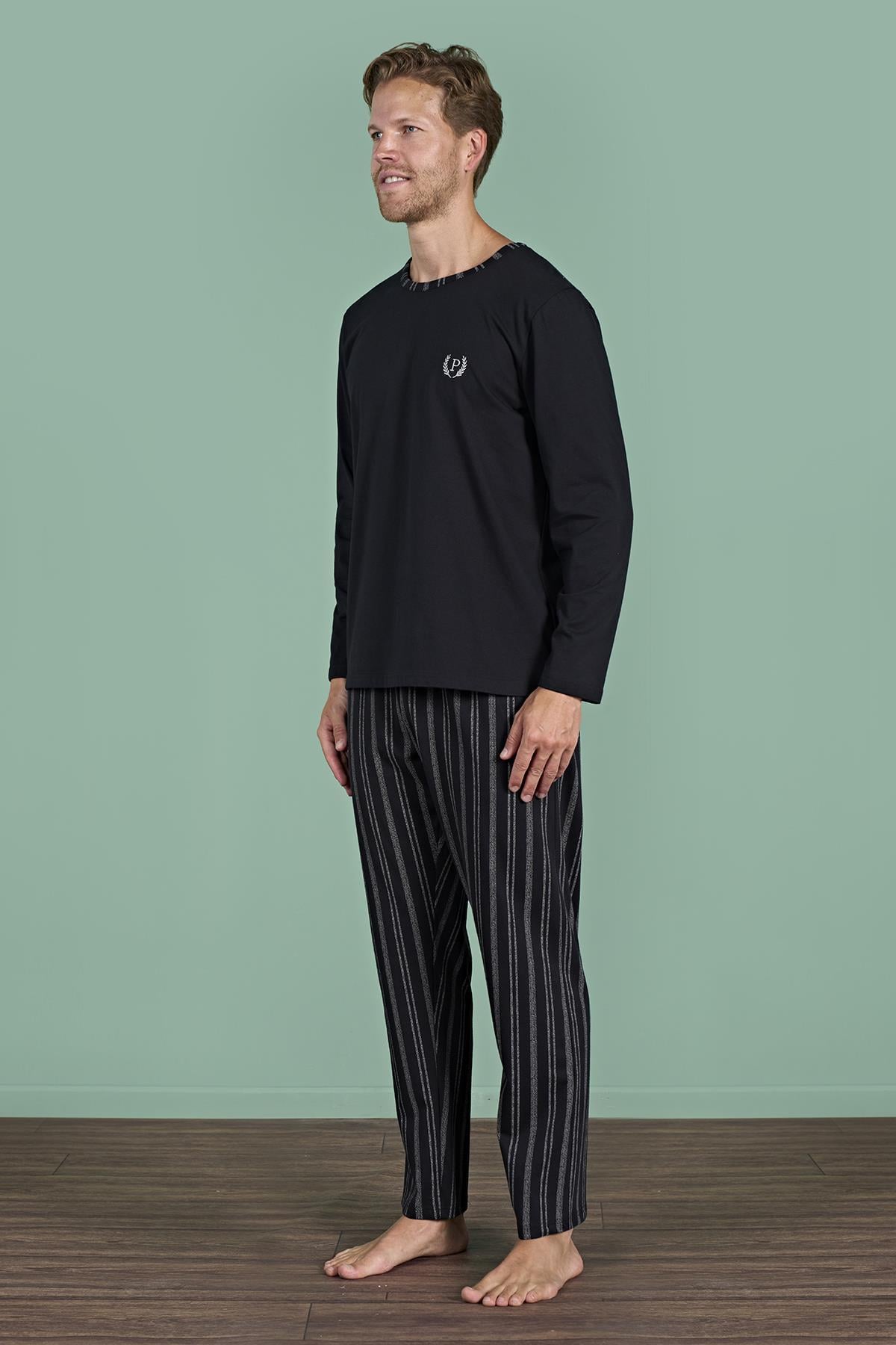 328902Erkek Siyah Renk Uzun Kollu Yuvarlak Yaka Çizgili Detaylı Pijama Takımı C0T4N91Pijama TakımıPijadoreErkek Siyah Renk Uzun Kollu Yuvarlak Yaka Çizgili Detaylı Pijama Takımı C0T4N91
