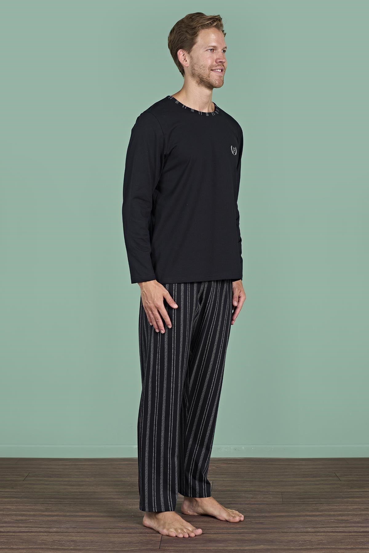 328902Erkek Siyah Renk Uzun Kollu Yuvarlak Yaka Çizgili Detaylı Pijama Takımı C0T4N91Pijama TakımıPijadoreErkek Siyah Renk Uzun Kollu Yuvarlak Yaka Çizgili Detaylı Pijama Takımı C0T4N91