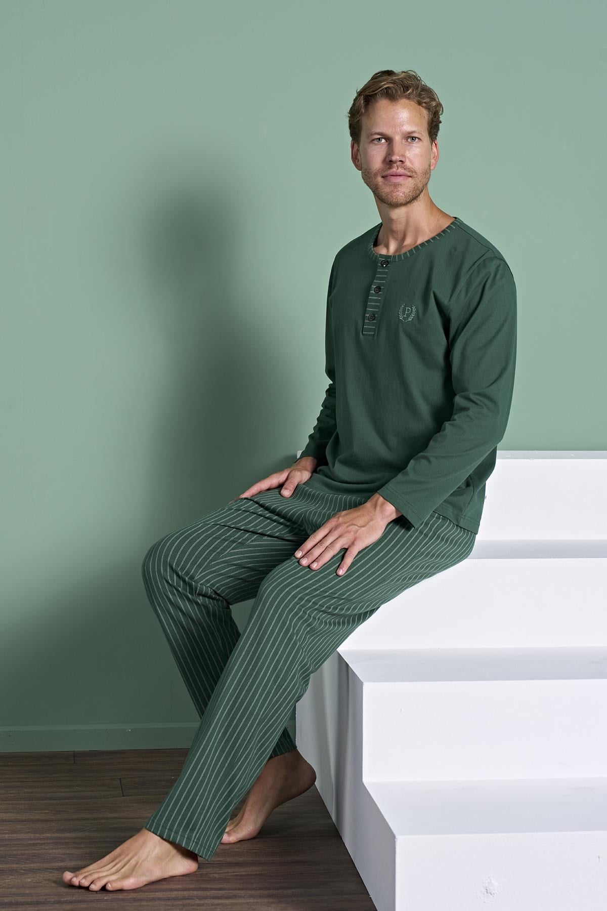 328893Erkek Yeşil Uzun Kollu Şerit Detaylı Düğmeli Yaka Pijama Takımı C1T3N91Pijama TakımıPijadoreErkek Yeşil Uzun Kollu Şerit Detaylı Düğmeli Yaka Pijama Takımı C1T3N91