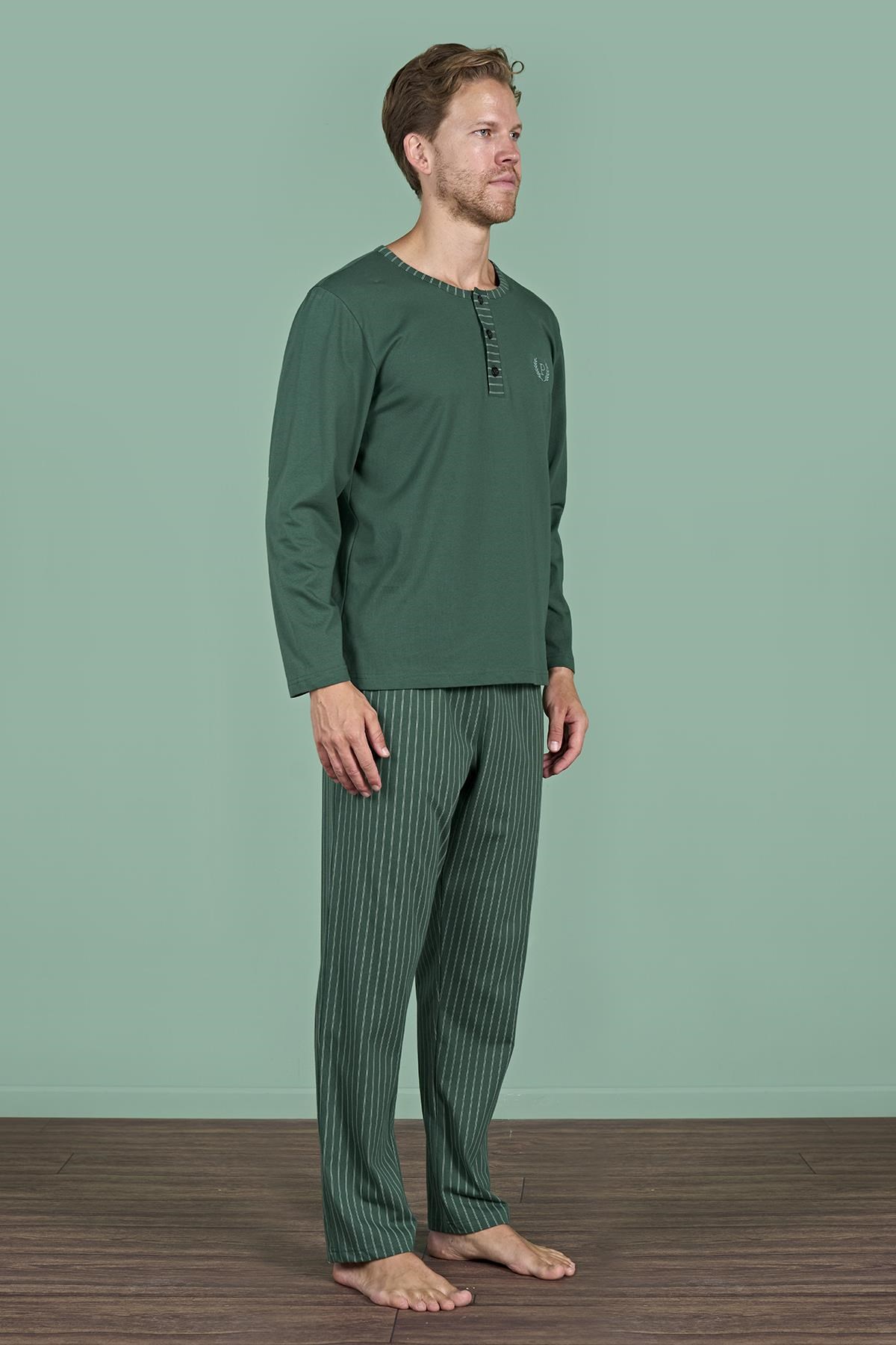 328893Erkek Yeşil Uzun Kollu Şerit Detaylı Düğmeli Yaka Pijama Takımı C1T3N91Pijama TakımıPijadoreErkek Yeşil Uzun Kollu Şerit Detaylı Düğmeli Yaka Pijama Takımı C1T3N91