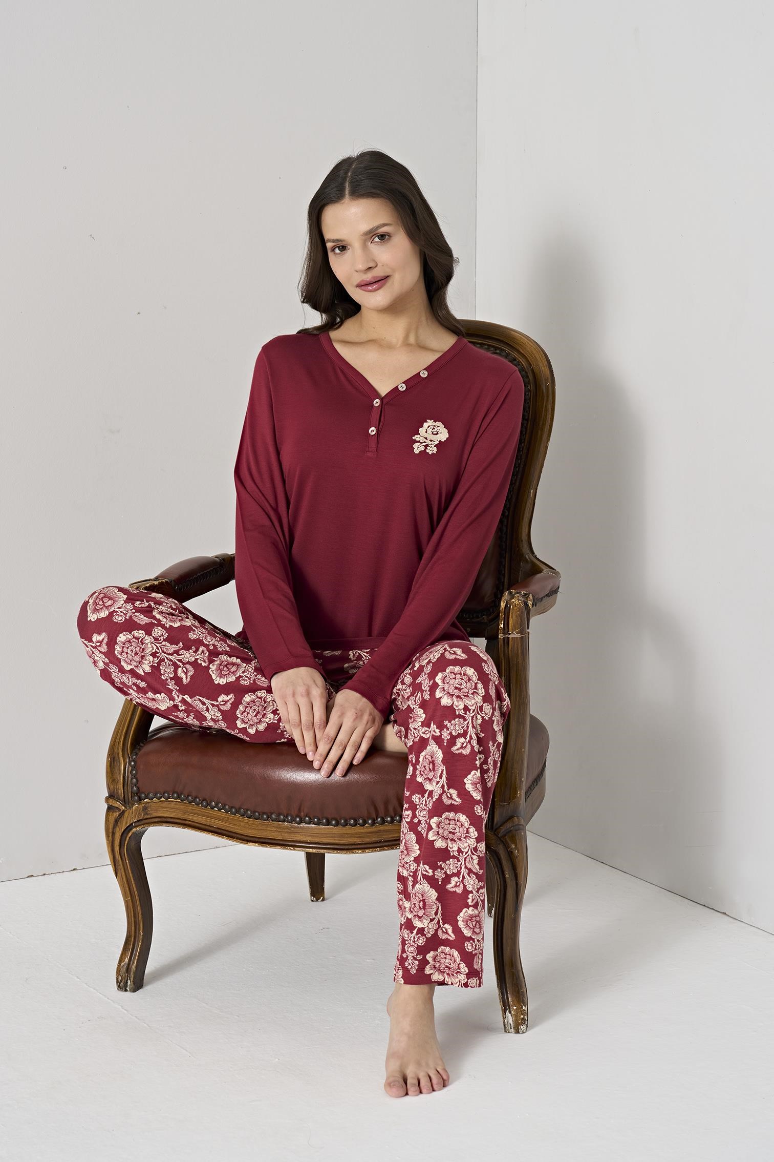 328878Kadın Bordo Düğmeli Yaka Çiçek Desenli Pijama Takımı C4T0N91Uzun Kol PijamaPijadoreKadın Bordo Düğmeli Yaka Çiçek Desenli Pijama Takımı C4T0N91