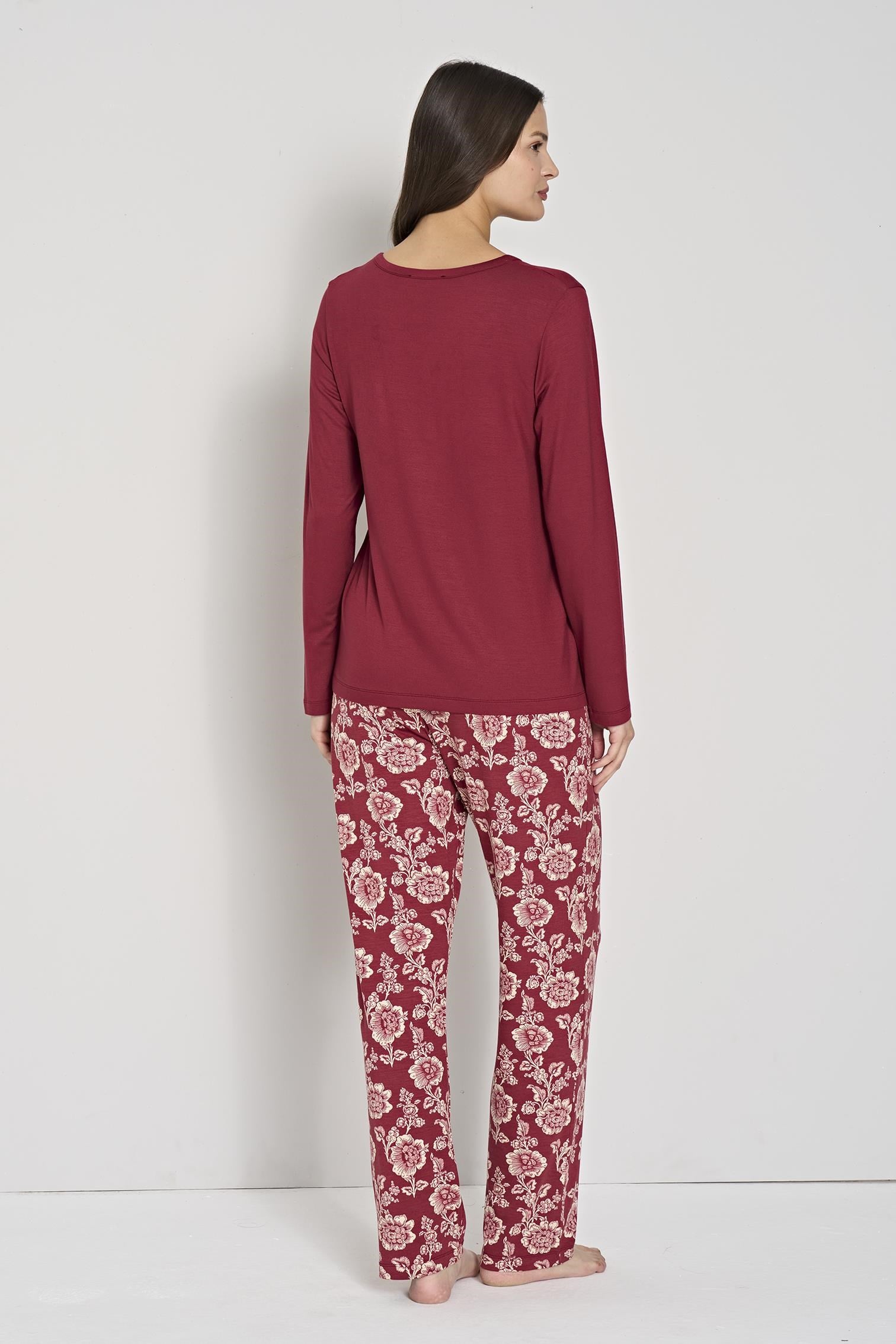 328878Kadın Bordo Düğmeli Yaka Çiçek Desenli Pijama Takımı C4T0N91Uzun Kol PijamaPijadoreKadın Bordo Düğmeli Yaka Çiçek Desenli Pijama Takımı C4T0N91