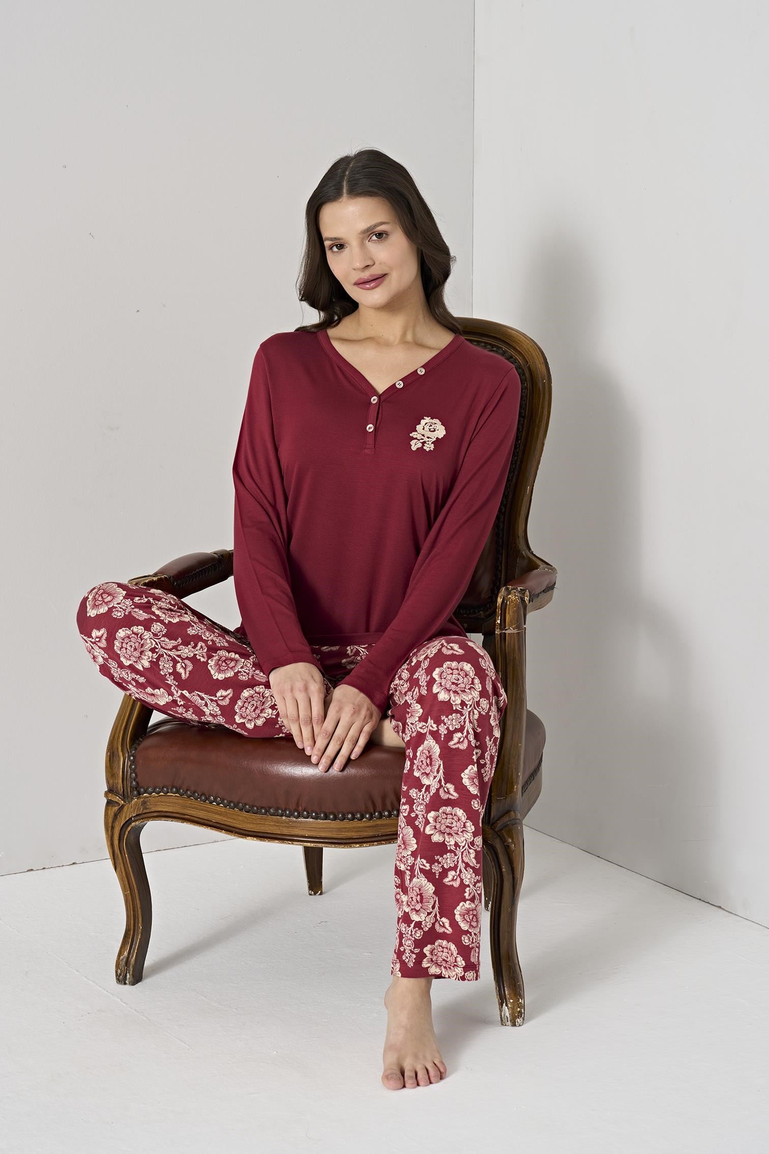 328878Kadın Bordo Düğmeli Yaka Çiçek Desenli Pijama Takımı C4T0N91Uzun Kol PijamaPijadoreKadın Bordo Düğmeli Yaka Çiçek Desenli Pijama Takımı C4T0N91