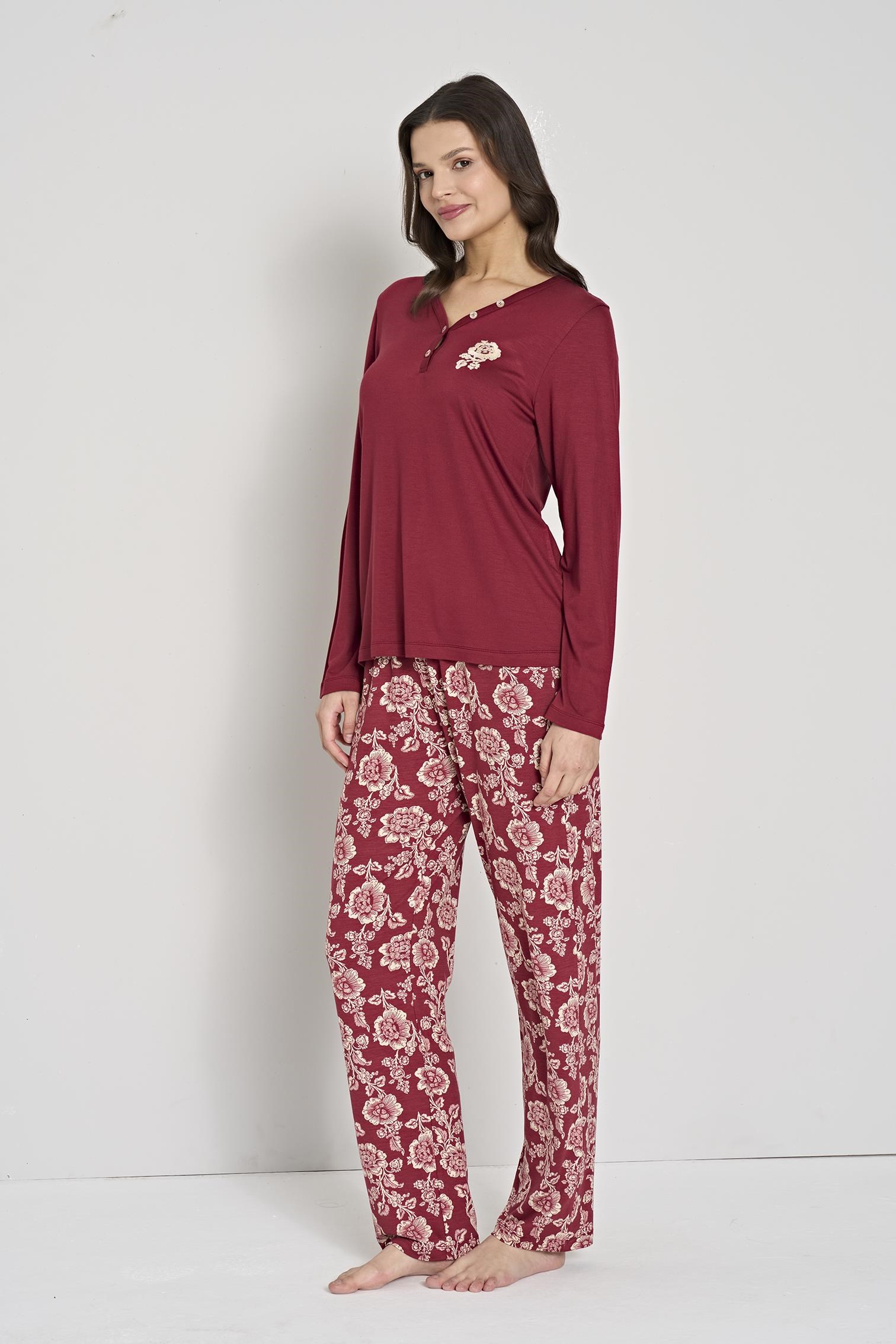 328878Kadın Bordo Düğmeli Yaka Çiçek Desenli Pijama Takımı C4T0N91Uzun Kol PijamaPijadoreKadın Bordo Düğmeli Yaka Çiçek Desenli Pijama Takımı C4T0N91