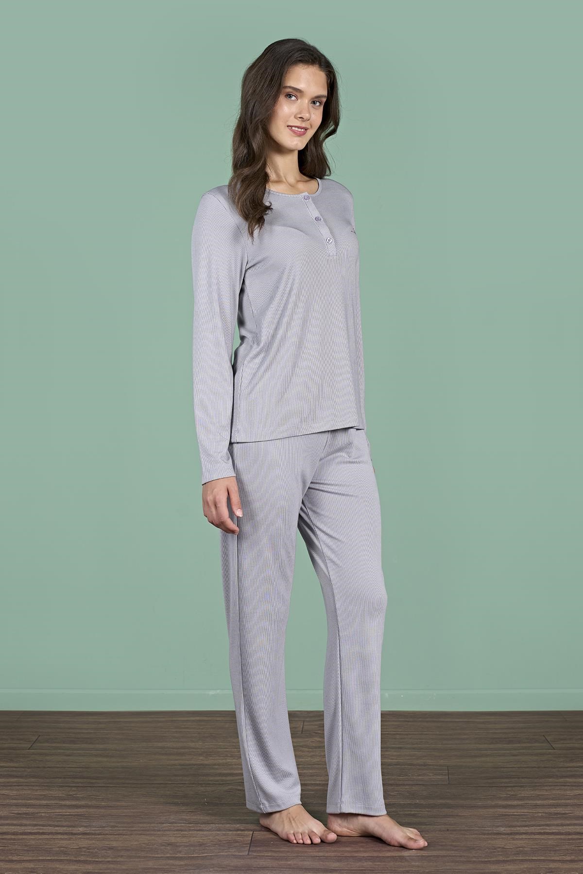 328906Kadın Gri Yarım Düğmeli Uzun Kollu Yuvarlak Yaka Pijama Takımı C2T4N91Uzun Kol PijamaPijadoreKadın Gri Yarım Düğmeli Uzun Kollu Yuvarlak Yaka Pijama Takımı C2T4N91