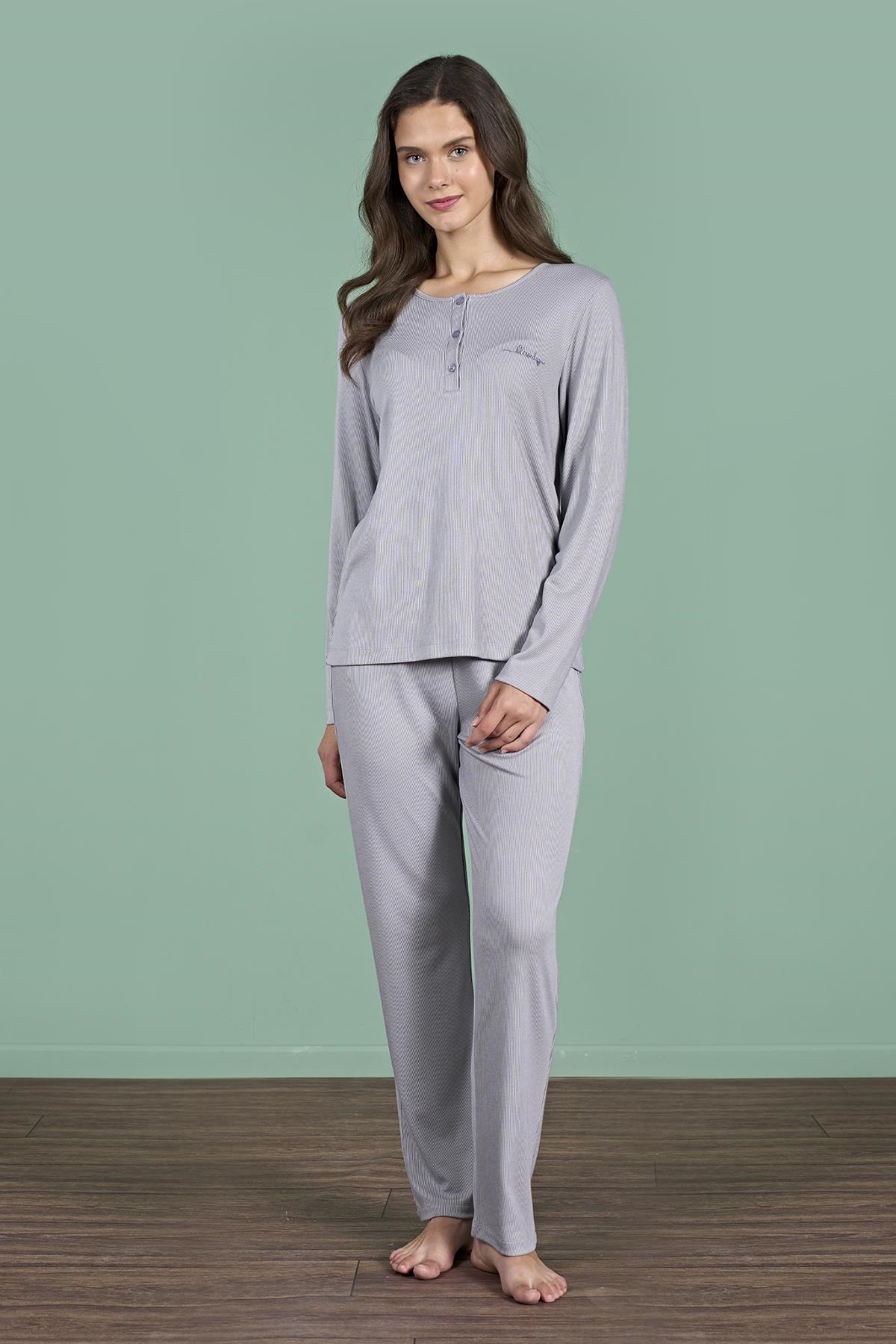 328906Kadın Gri Yarım Düğmeli Uzun Kollu Yuvarlak Yaka Pijama Takımı C2T4N91Uzun Kol PijamaPijadoreKadın Gri Yarım Düğmeli Uzun Kollu Yuvarlak Yaka Pijama Takımı C2T4N91