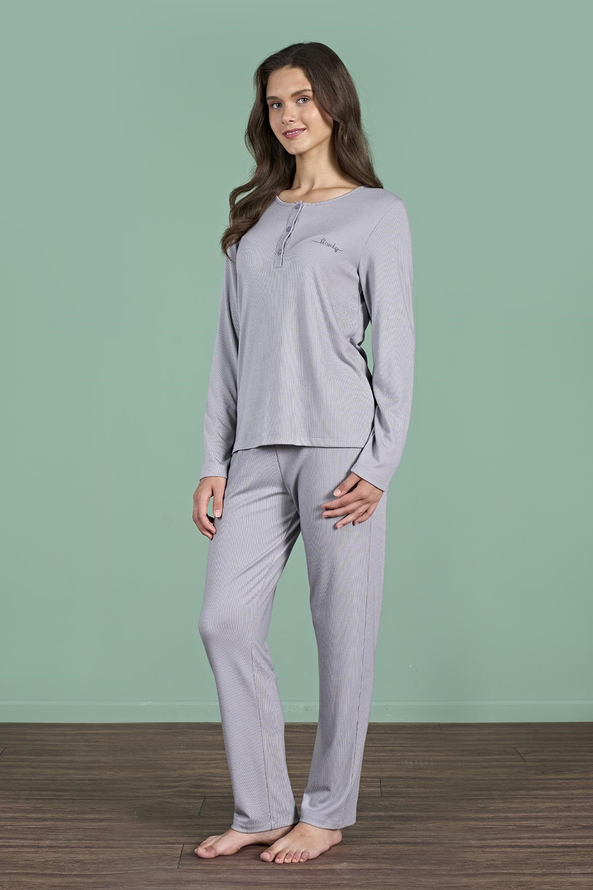 328906Kadın Gri Yarım Düğmeli Uzun Kollu Yuvarlak Yaka Pijama Takımı C2T4N91Uzun Kol PijamaPijadoreKadın Gri Yarım Düğmeli Uzun Kollu Yuvarlak Yaka Pijama Takımı C2T4N91
