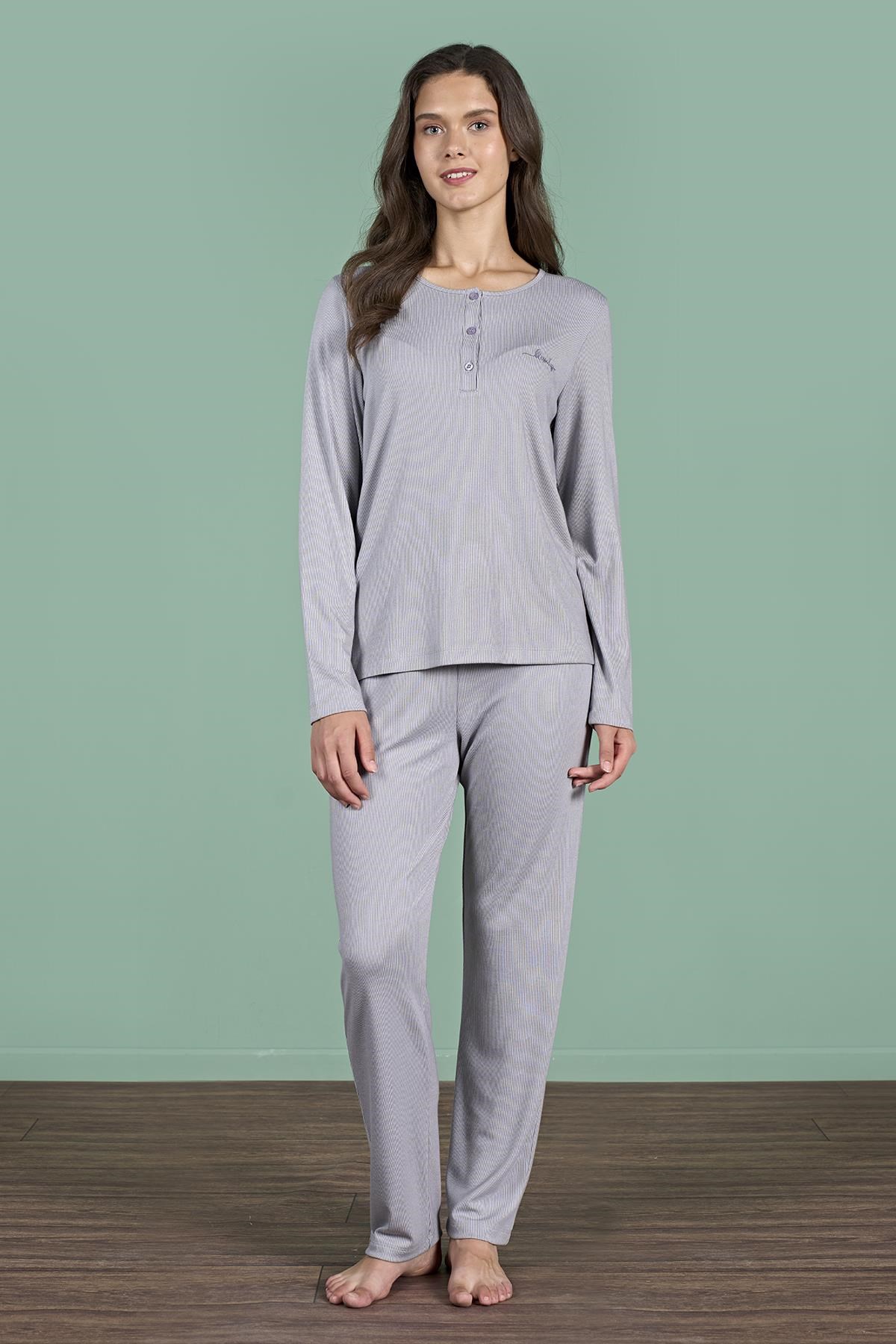 328906Kadın Gri Yarım Düğmeli Uzun Kollu Yuvarlak Yaka Pijama Takımı C2T4N91Uzun Kol PijamaPijadoreKadın Gri Yarım Düğmeli Uzun Kollu Yuvarlak Yaka Pijama Takımı C2T4N91
