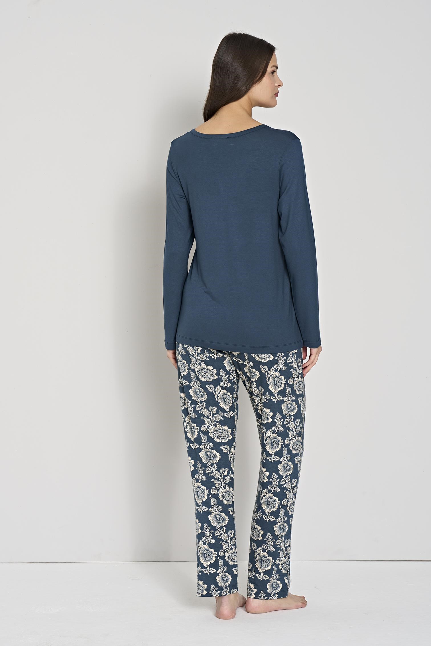 328879Kadın Lacivert Düğmeli Yaka Çiçek Desenli Pijama Takımı C4T0N91Uzun Kol PijamaPijadoreKadın Lacivert Düğmeli Yaka Çiçek Desenli Pijama Takımı C4T0N91