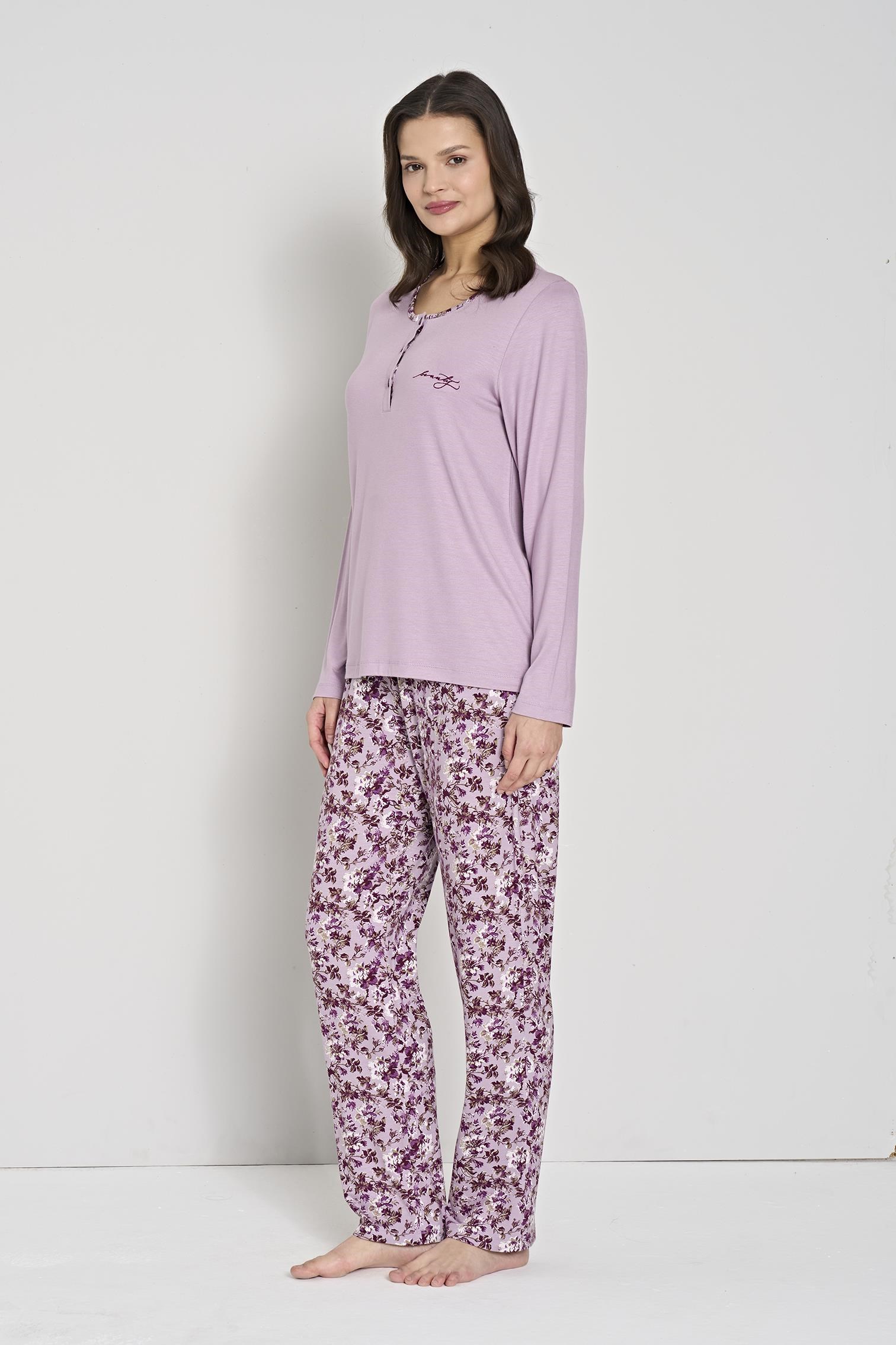 328884Kadın Lila Çiçek Desenli Düğmeli Yaka Uzun Kollu Pijama Takımı C0T1N91Uzun Kol PijamaPijadoreKadın Lila Çiçek Desenli Düğmeli Yaka Uzun Kollu Pijama Takımı C0T1N91