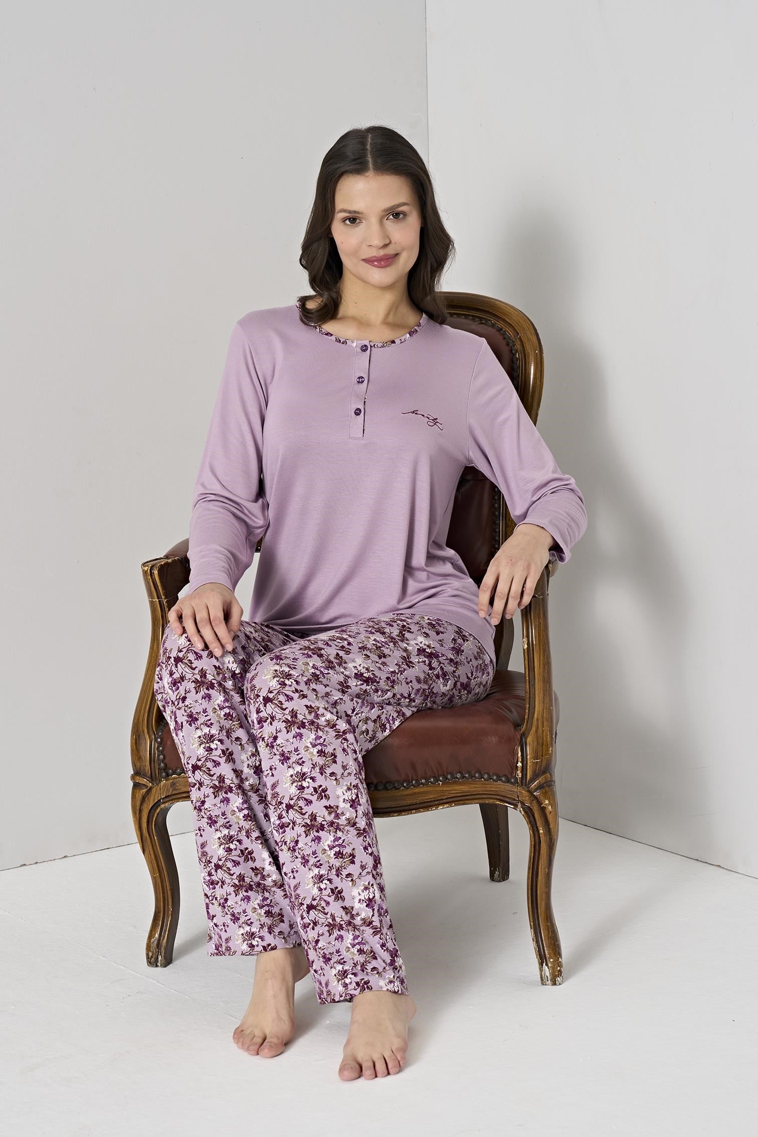 328884Kadın Lila Çiçek Desenli Düğmeli Yaka Uzun Kollu Pijama Takımı C0T1N91Uzun Kol PijamaPijadoreKadın Lila Çiçek Desenli Düğmeli Yaka Uzun Kollu Pijama Takımı C0T1N91