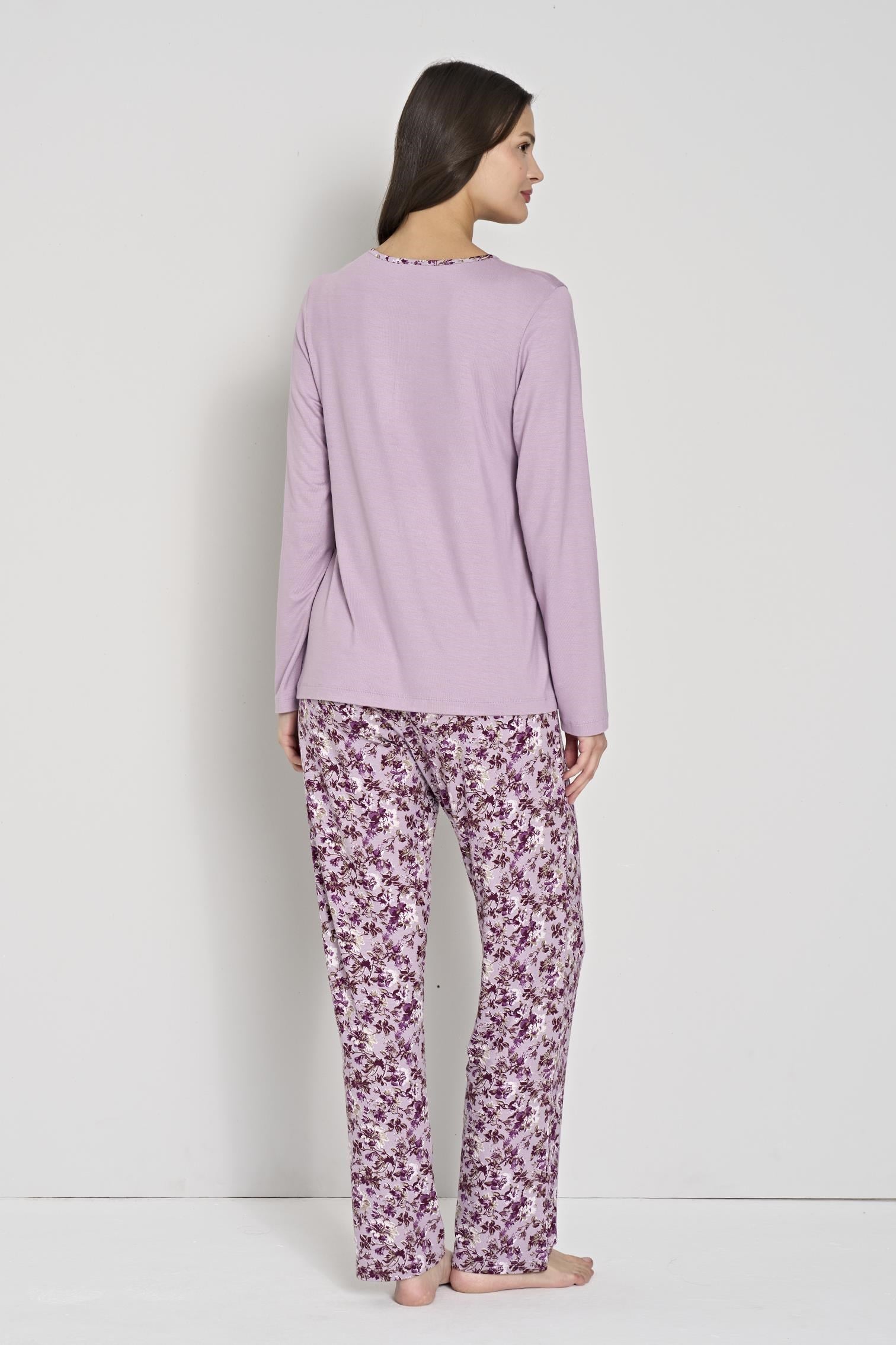 328884Kadın Lila Çiçek Desenli Düğmeli Yaka Uzun Kollu Pijama Takımı C0T1N91Uzun Kol PijamaPijadoreKadın Lila Çiçek Desenli Düğmeli Yaka Uzun Kollu Pijama Takımı C0T1N91