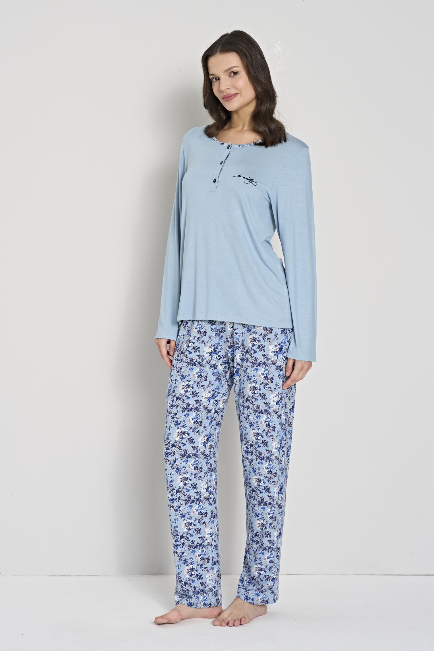 328885Kadın Mavi Çiçek Desenli Düğmeli Yaka Uzun Kollu Pijama Takımı C0T1N91Uzun Kol PijamaPijadoreKadın Mavi Çiçek Desenli Düğmeli Yaka Uzun Kollu Pijama Takımı C0T1N91