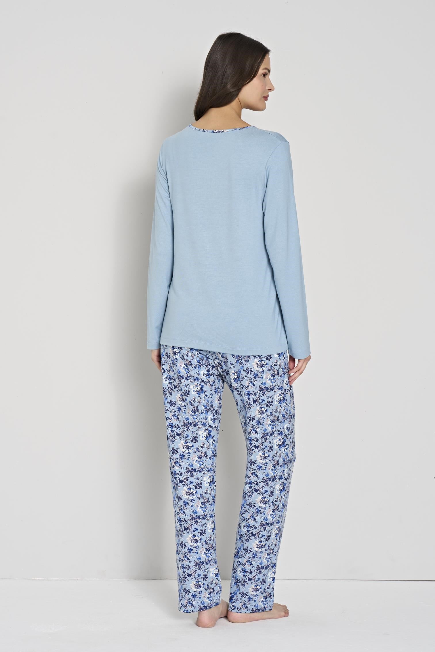 328885Kadın Mavi Çiçek Desenli Düğmeli Yaka Uzun Kollu Pijama Takımı C0T1N91Uzun Kol PijamaPijadoreKadın Mavi Çiçek Desenli Düğmeli Yaka Uzun Kollu Pijama Takımı C0T1N91