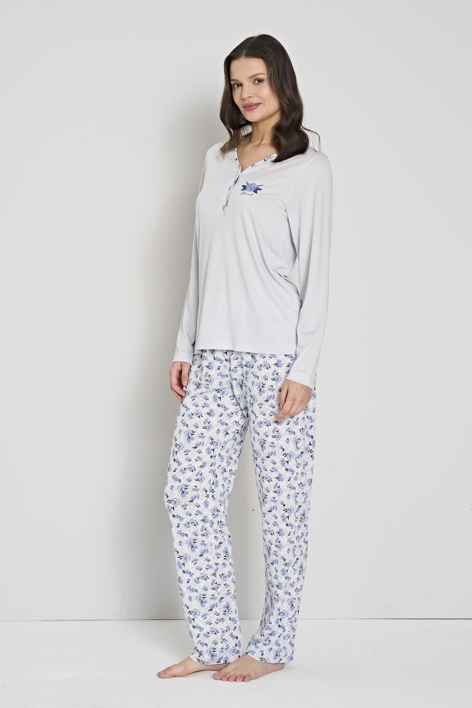 328880Kadın Mavi Renk Çiçek Desenli Düğmeli Yaka Uzun Kollu Pijama Takımı C6T0N91Uzun Kol PijamaPijadoreKadın Mavi Renk Çiçek Desenli Düğmeli Yaka Uzun Kollu Pijama Takımı C6T0N91