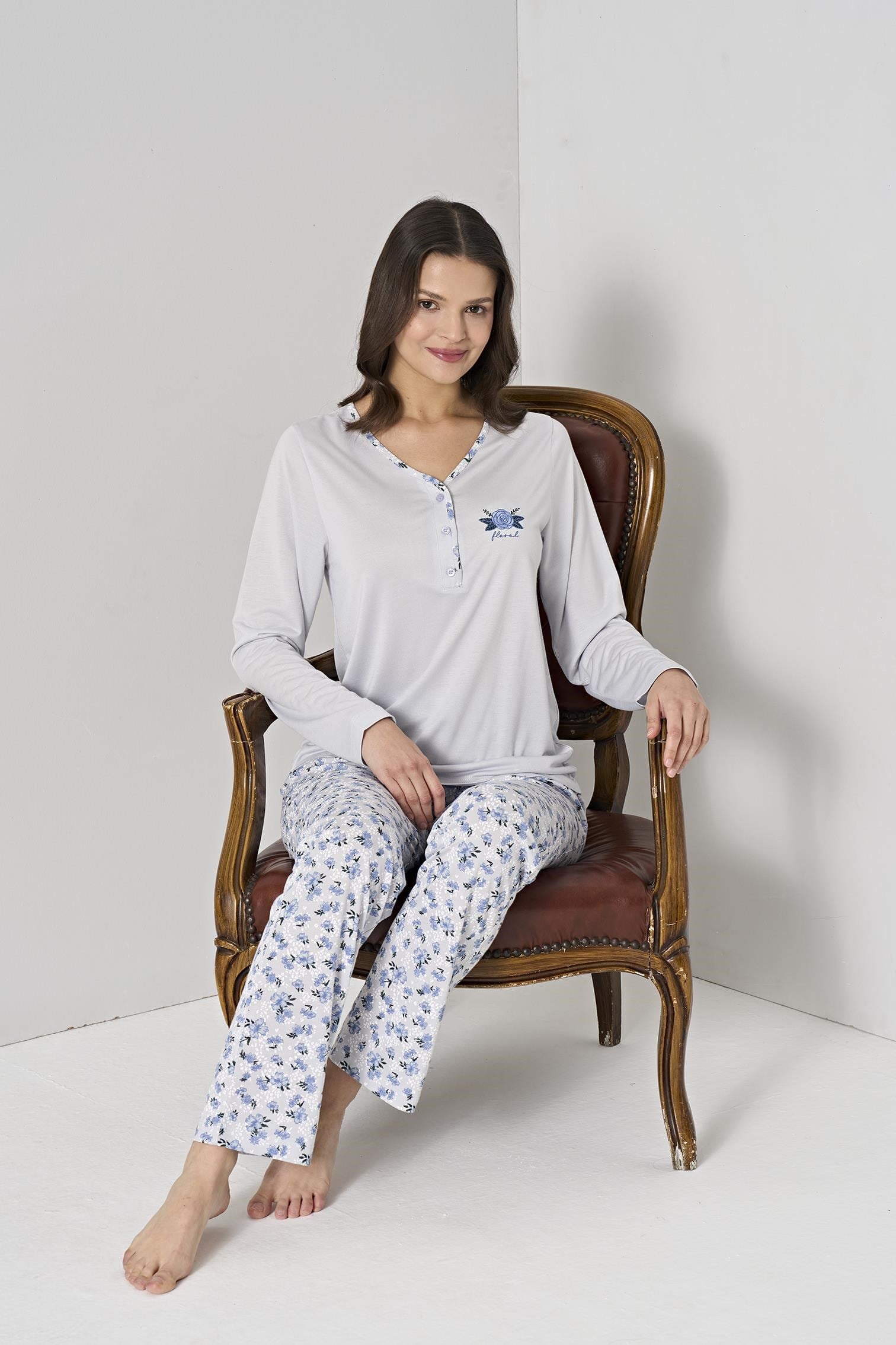 328880Kadın Mavi Renk Çiçek Desenli Düğmeli Yaka Uzun Kollu Pijama Takımı C6T0N91Uzun Kol PijamaPijadoreKadın Mavi Renk Çiçek Desenli Düğmeli Yaka Uzun Kollu Pijama Takımı C6T0N91