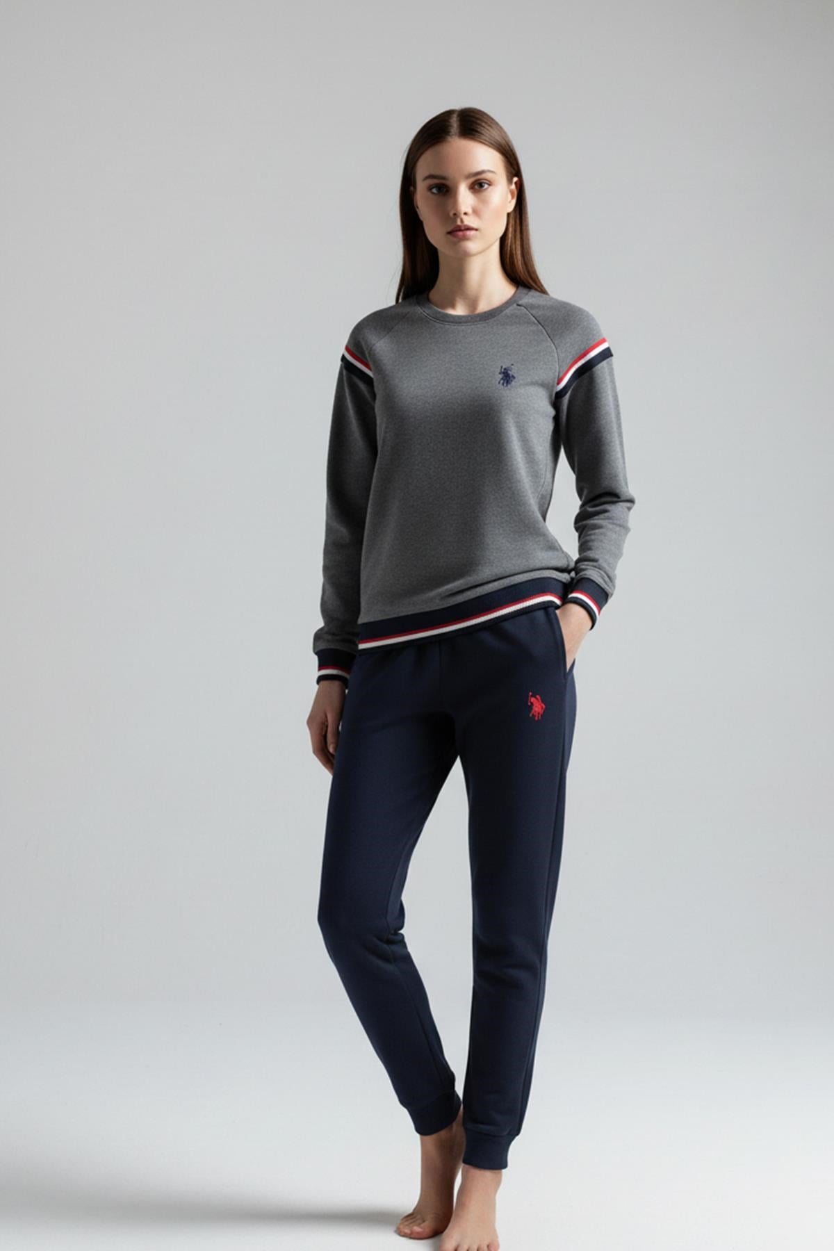 328966Kadın Antrasit Şerit Detaylı Bisiklet Yaka Pijama Takımı C8T1N102Eşofman TakımPoloKadın Antrasit Şerit Detaylı Bisiklet Yaka Pijama Takımı C8T1N102