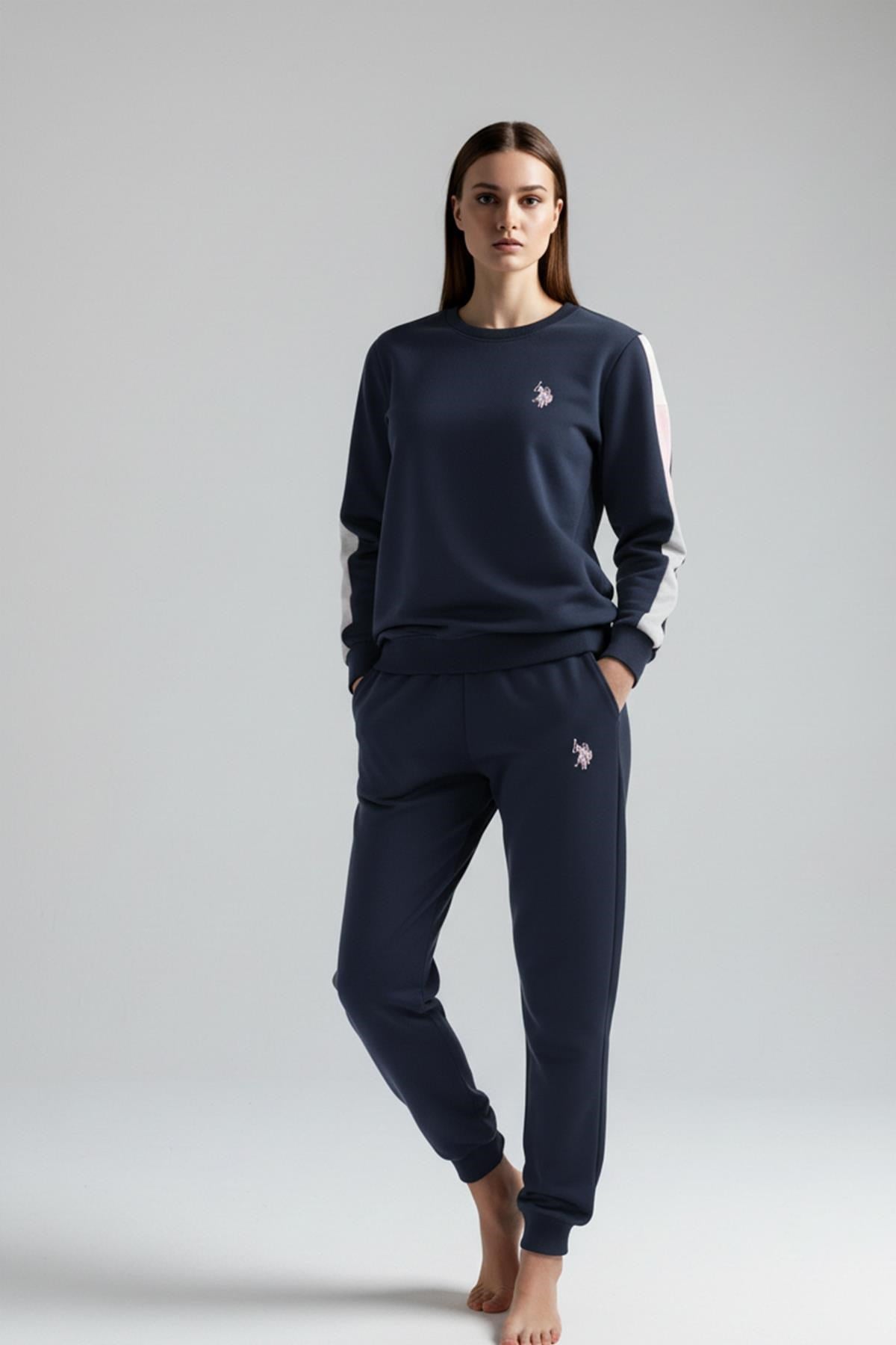 328970Kadın Lacivert Renk Şeritli Kol Lastikli Paça Pijama Takımı C5T1N102Eşofman TakımPoloKadın Lacivert Renk Şeritli Kol Lastikli Paça Pijama Takımı C5T1N102