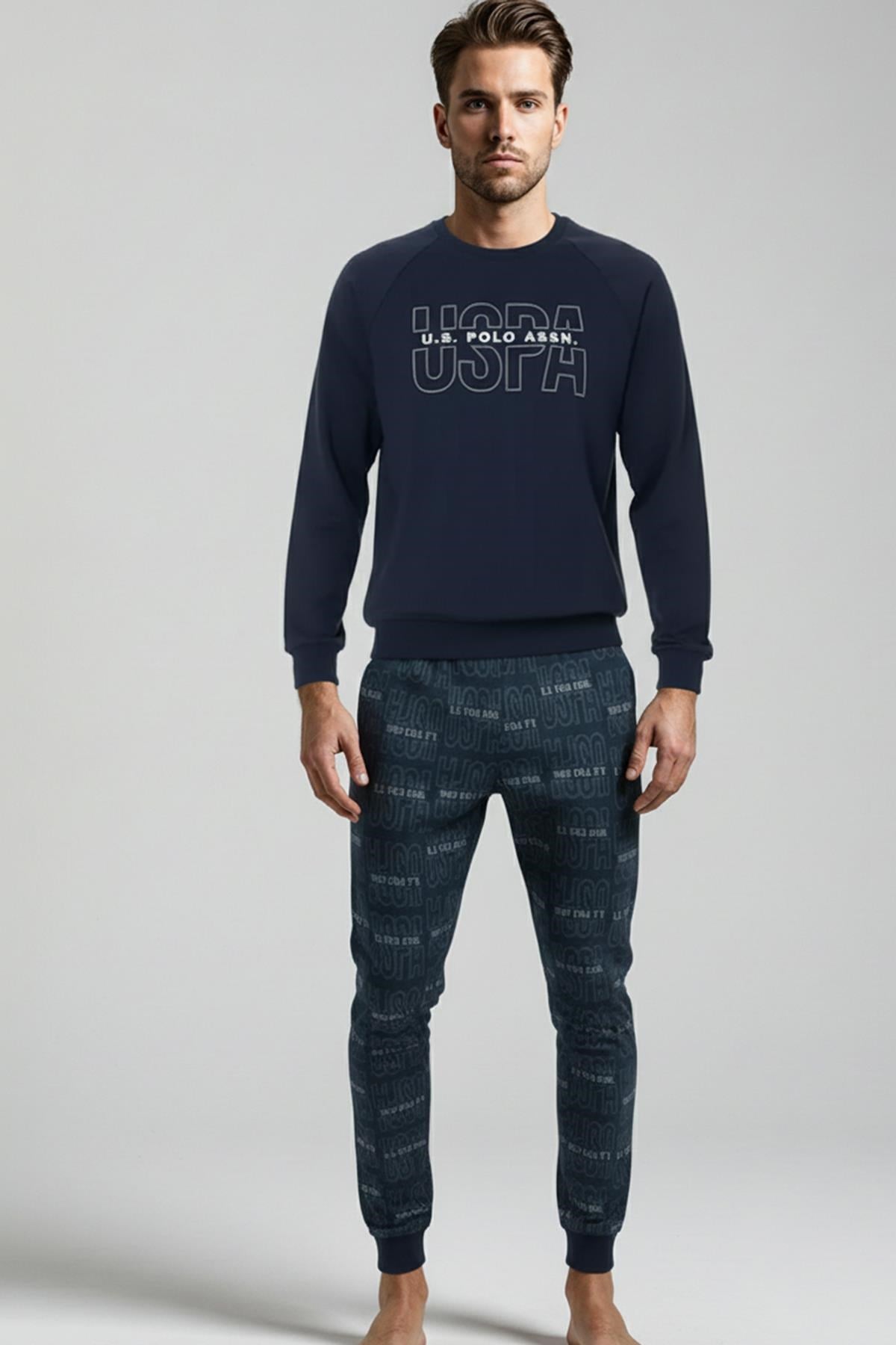 328976Erkek Lacivert Uzun Kollu Bisiklet Yaka Lastikli Paça Desenli Pijama Takımı C8T6N981Pijama TakımıPoloErkek Lacivert Uzun Kollu Bisiklet Yaka Lastikli Paça Desenli Pijama Takımı C8T6N981