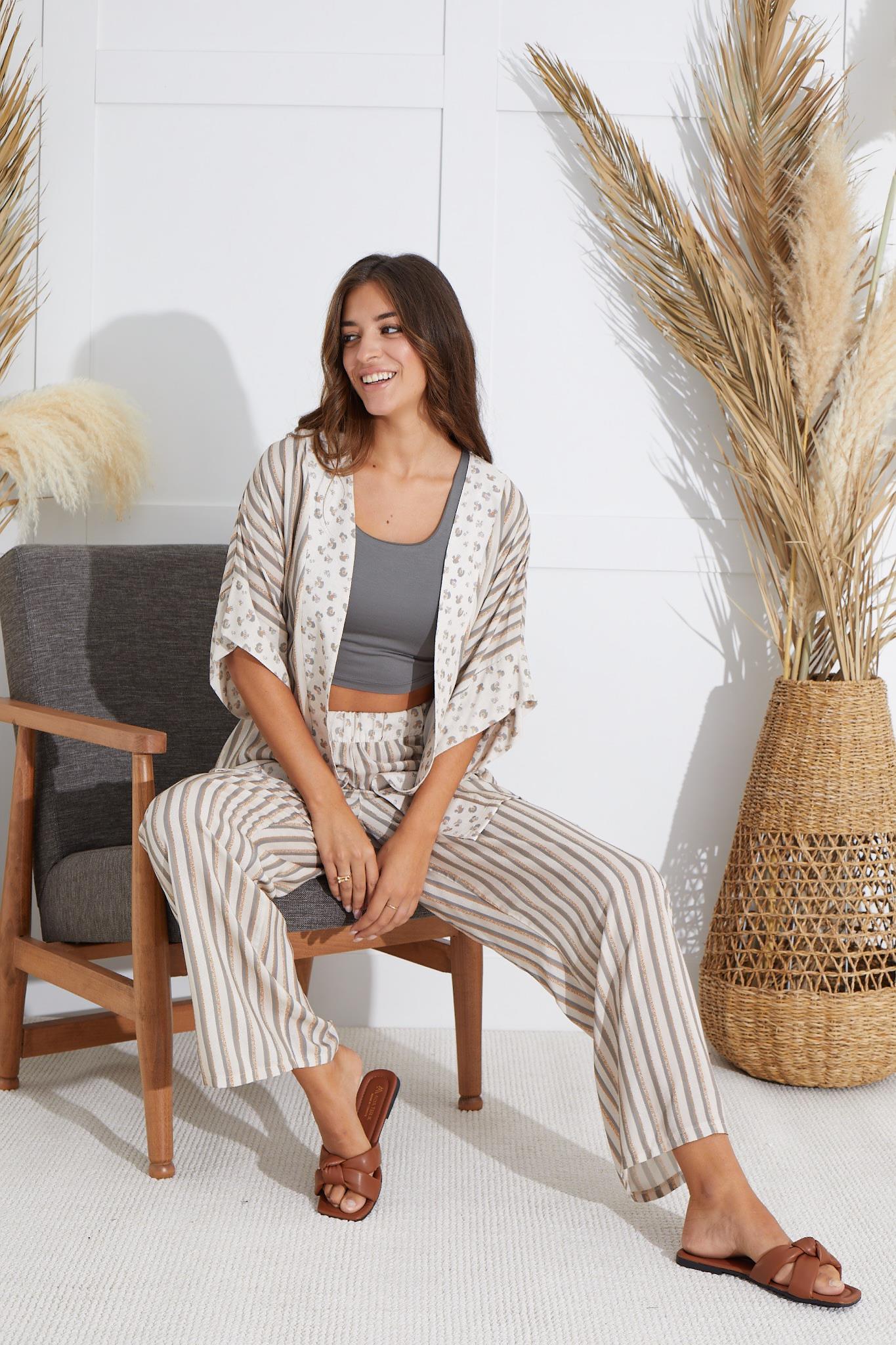 318584Kadın Croplu 3 Lü Bej Pijama Takım C8T2N551cotonhause.com.tr Online Alışveriş - Sezon İndirimlerini KeşfetKadın Croplu 3 Lü Bej Pijama Takım C8T2N5513'lü SetlerSevimKadın Croplu 3 Lü Bej Pijama Takım C8T2N551