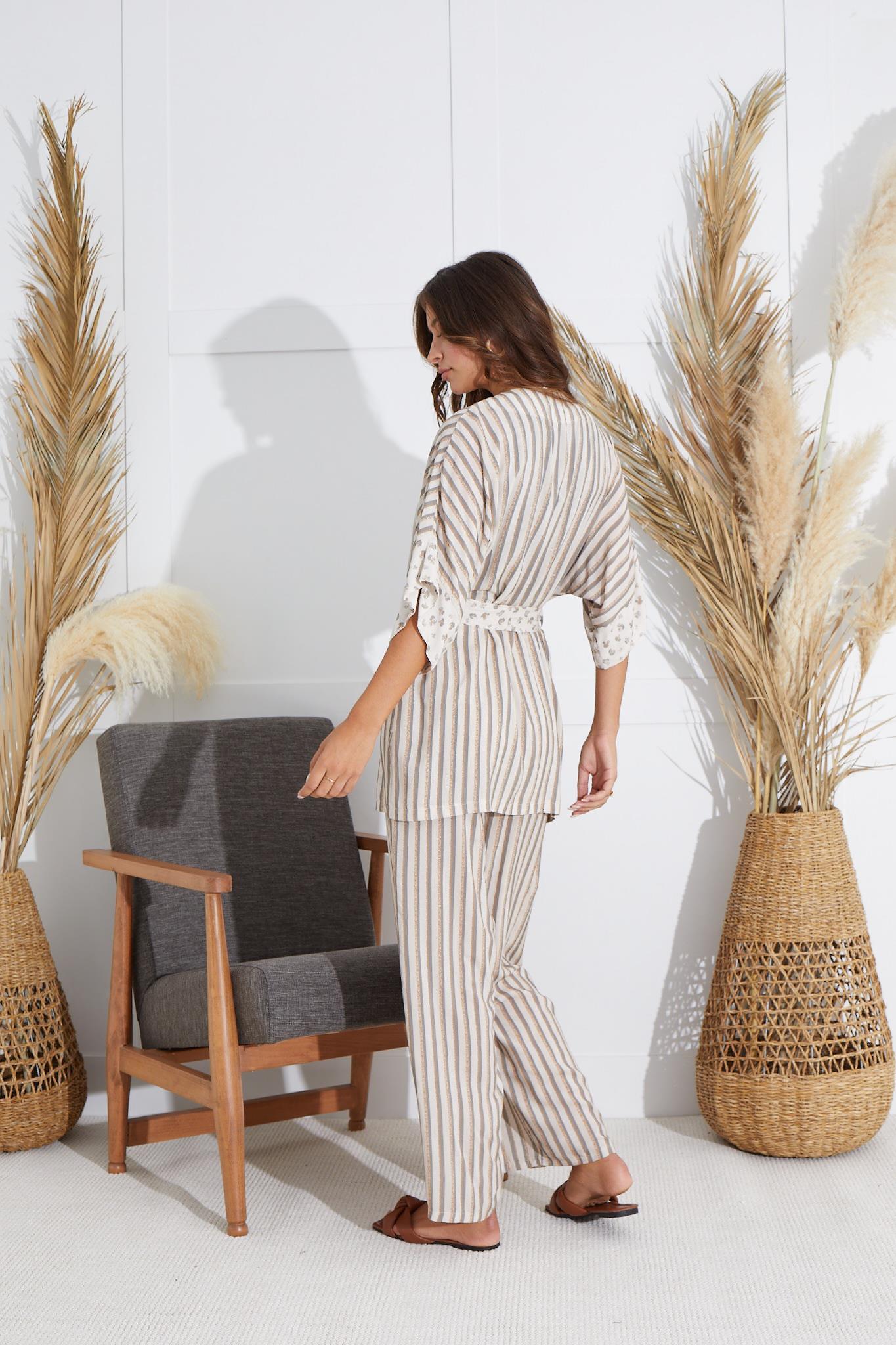 318584Kadın Croplu 3 Lü Bej Pijama Takım C8T2N551cotonhause.com.tr Online Alışveriş - Sezon İndirimlerini KeşfetKadın Croplu 3 Lü Bej Pijama Takım C8T2N5513'lü SetlerSevimKadın Croplu 3 Lü Bej Pijama Takım C8T2N551