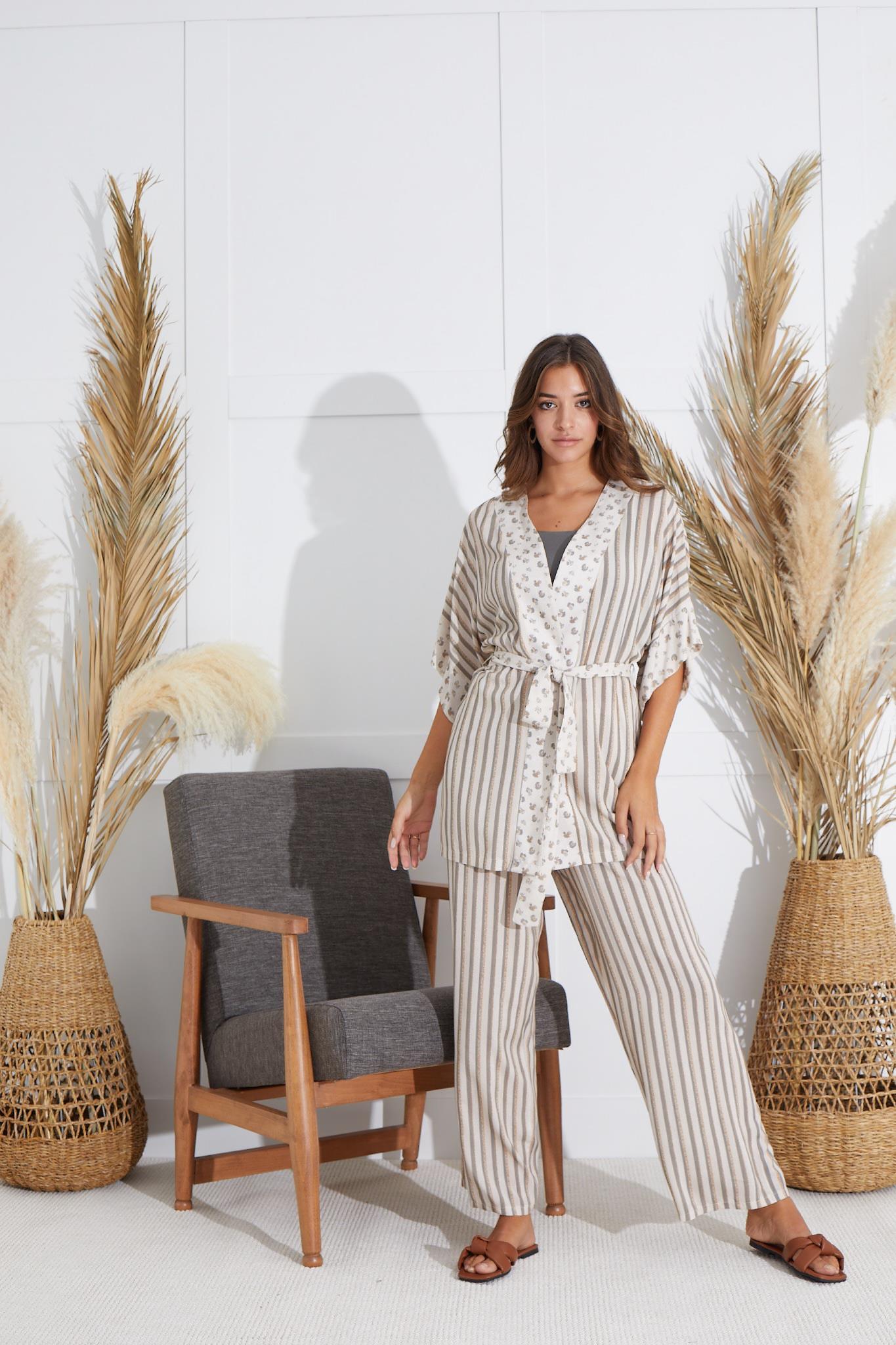 318584Kadın Croplu 3 Lü Bej Pijama Takım C8T2N551cotonhause.com.tr Online Alışveriş - Sezon İndirimlerini KeşfetKadın Croplu 3 Lü Bej Pijama Takım C8T2N5513'lü SetlerSevimKadın Croplu 3 Lü Bej Pijama Takım C8T2N551