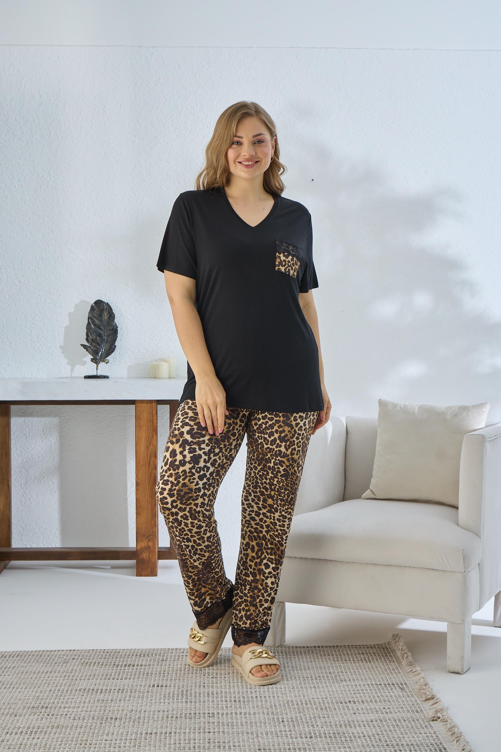 318759Kadın Büyük Beden Kısa Kol Siyah Pijama Takım C6T5N841cotonhause.com.tr Online Alışveriş - Sezon İndirimlerini KeşfetKadın Büyük Beden Kısa Kol Siyah Pijama Takım C6T5N841Büyük BedenSevimKadın Büyük Beden Kısa Kol Siyah Pijama Takım C6T5N841