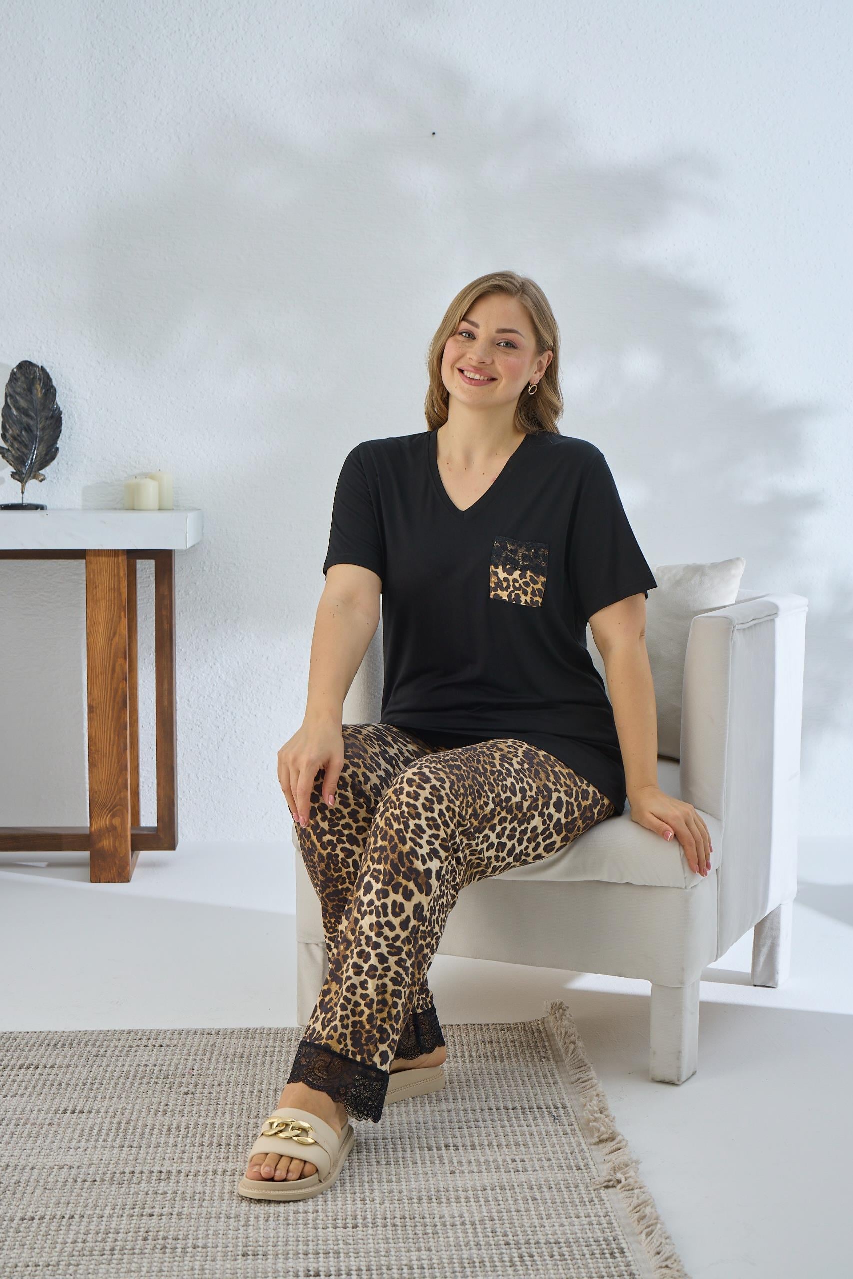 318759Kadın Büyük Beden Kısa Kol Siyah Pijama Takım C6T5N841cotonhause.com.tr Online Alışveriş - Sezon İndirimlerini KeşfetKadın Büyük Beden Kısa Kol Siyah Pijama Takım C6T5N841Büyük BedenSevimKadın Büyük Beden Kısa Kol Siyah Pijama Takım C6T5N841