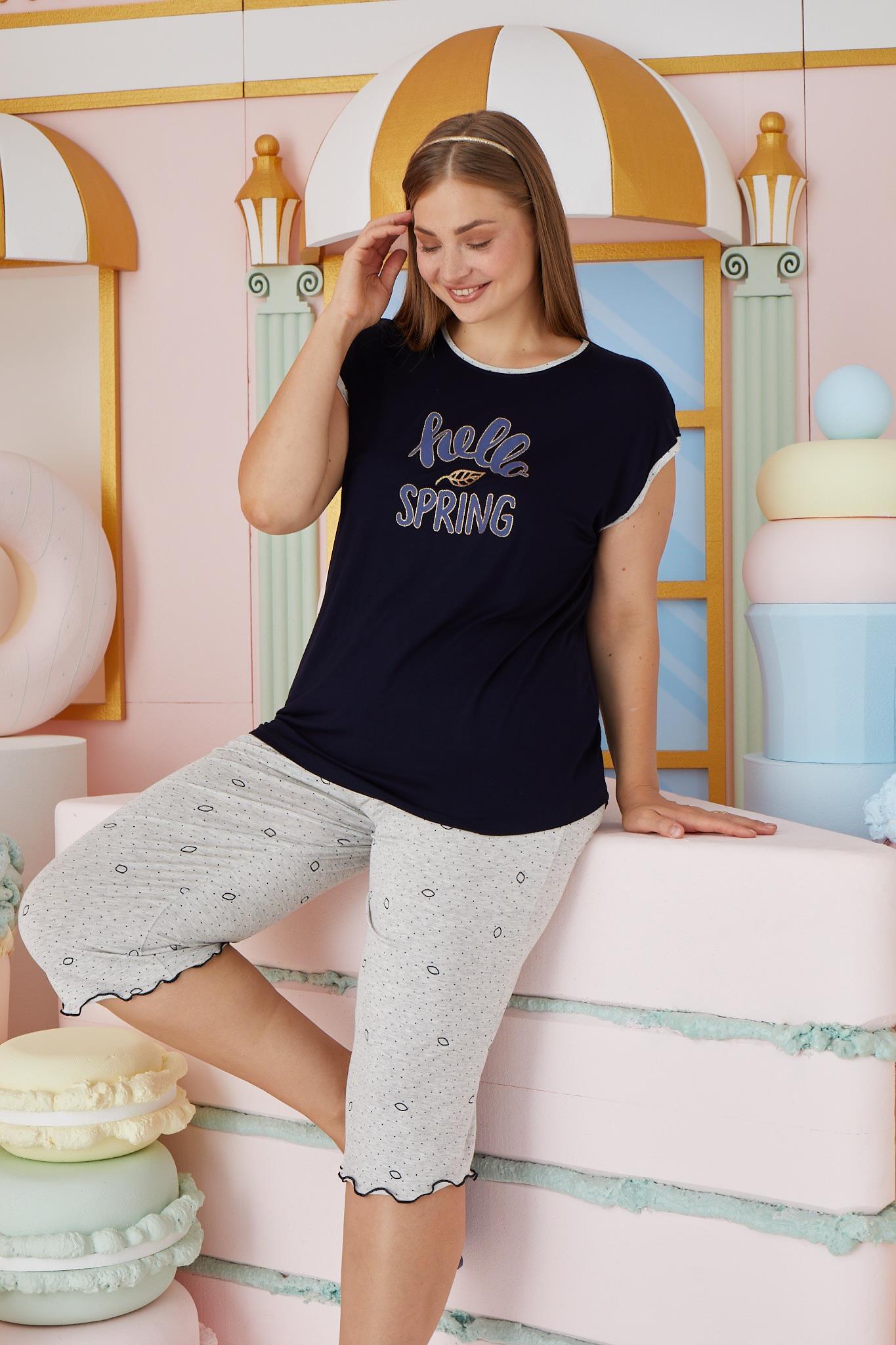 320004Kadın Büyük Beden Kısa Kol Kapri Lacivert Pijama Takım C2T4N7O51cotonhause.com.tr Online Alışveriş - Sezon İndirimlerini KeşfetKadın Büyük Beden Kısa Kol Kapri Lacivert Pijama Takım C2T4N7O51Büyük BedenSevimKadın Büyük Beden Kısa Kol Kapri Lacivert Pijama Takım C2T4N7O51