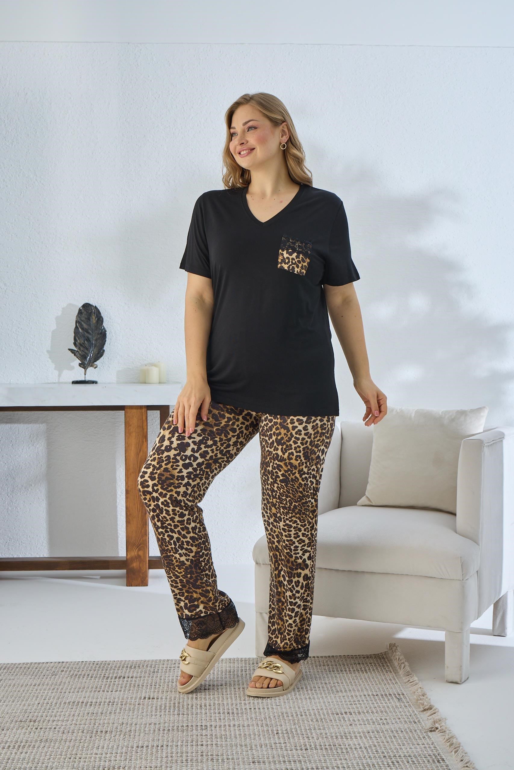 318759Kadın Büyük Beden Kısa Kol Siyah Pijama Takım C6T5N841cotonhause.com.tr Online Alışveriş - Sezon İndirimlerini KeşfetKadın Büyük Beden Kısa Kol Siyah Pijama Takım C6T5N841Büyük BedenSevimKadın Büyük Beden Kısa Kol Siyah Pijama Takım C6T5N841