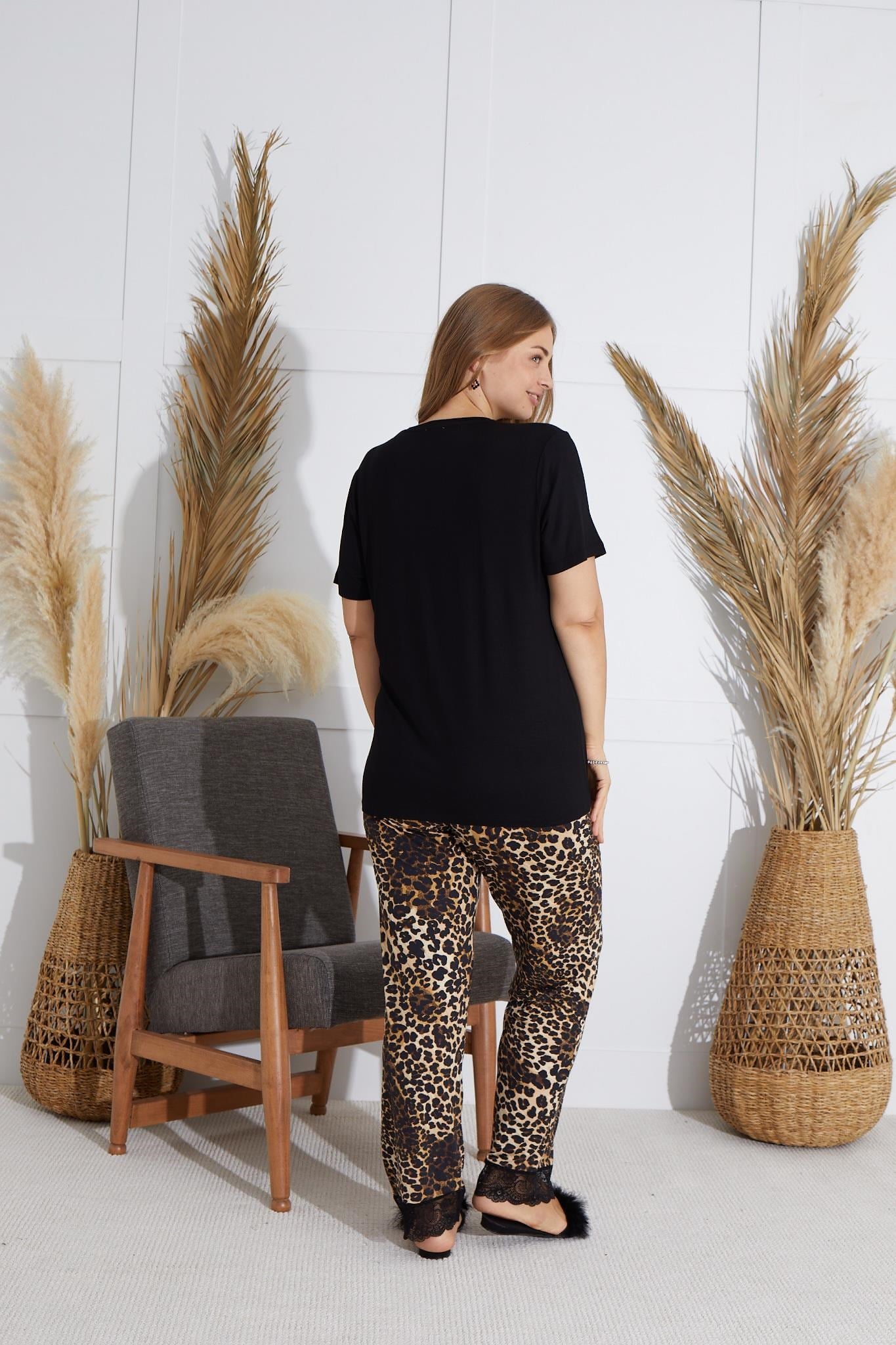 318759Kadın Büyük Beden Kısa Kol Siyah Pijama Takım C6T5N841cotonhause.com.tr Online Alışveriş - Sezon İndirimlerini KeşfetKadın Büyük Beden Kısa Kol Siyah Pijama Takım C6T5N841Büyük BedenSevimKadın Büyük Beden Kısa Kol Siyah Pijama Takım C6T5N841