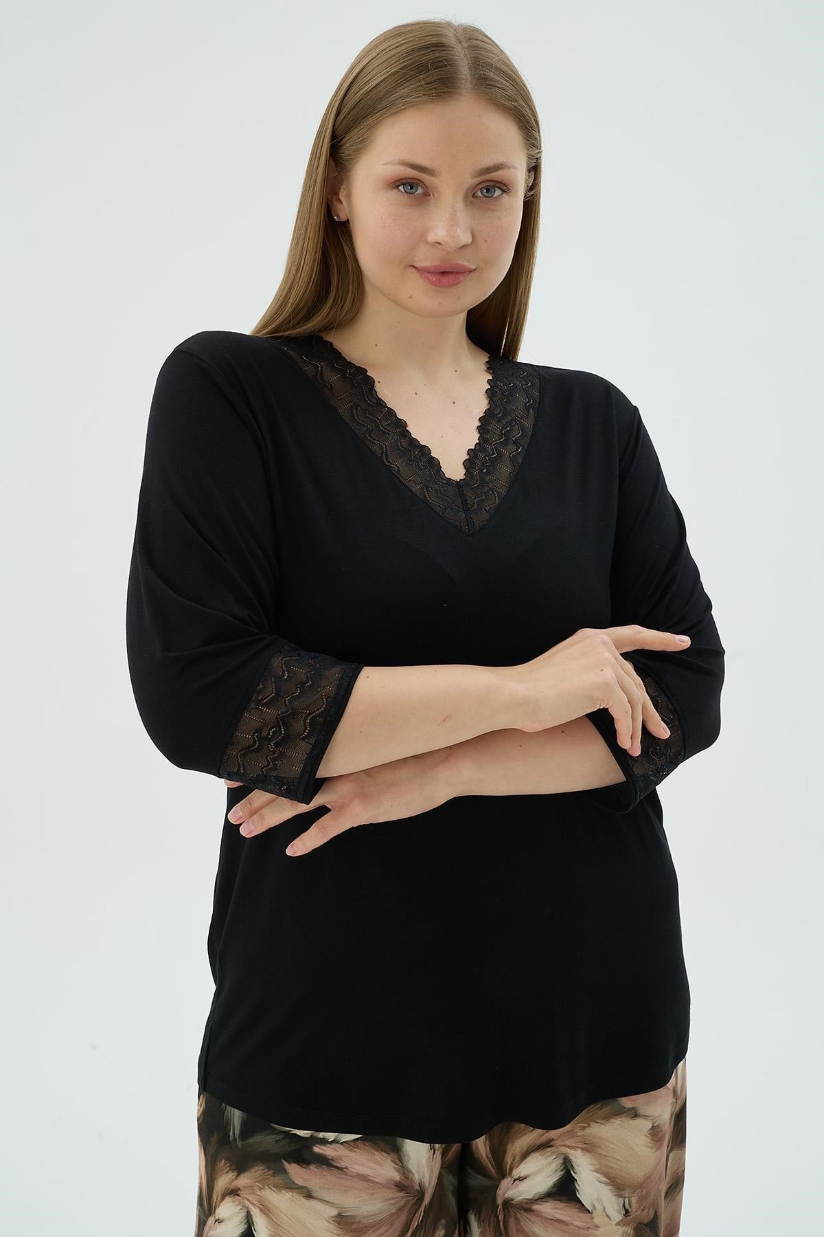 328656Kadın Büyük Beden Dantel Detaylı V Yaka Yarım Kol Dantel Detaylı Siyah Üst Capri Pijama Takımı C8T0N371Büyük BedenSevimKadın Büyük Beden Dantel Detaylı V Yaka Yarım Kol Dantel Detaylı Siyah Üst Capri Pijama Takımı C8T0N371