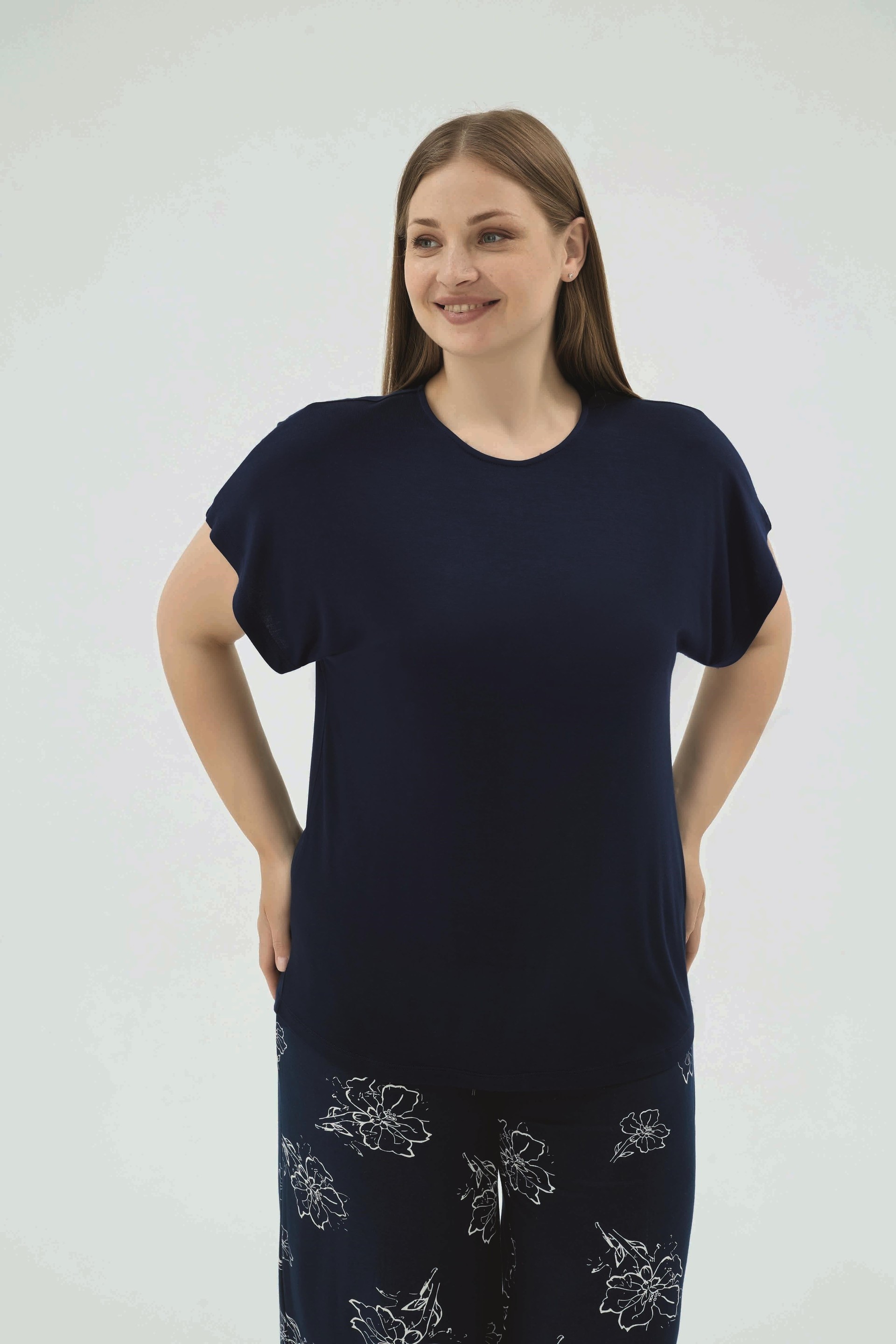 329144Kadın Büyük Beden Lacivert Kısa Kollu Bisiklet Yaka Kapri Pijama Takımı C6T5N271Büyük BedenSevimKadın Büyük Beden Lacivert Kısa Kollu Bisiklet Yaka Kapri Pijama Takımı C6T5N271