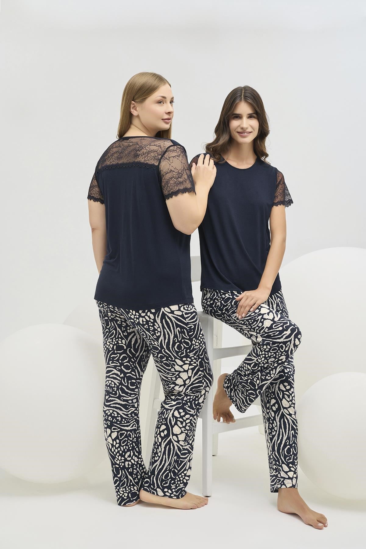329134Kadın Büyük Beden Lacivert Dantel Detaylı Bisiklet Yaka Kısa Kollu Pijama Takımı C9T1N761Büyük BedenSevimKadın Büyük Beden Lacivert Dantel Detaylı Bisiklet Yaka Kısa Kollu Pijama Takımı C9T1N761