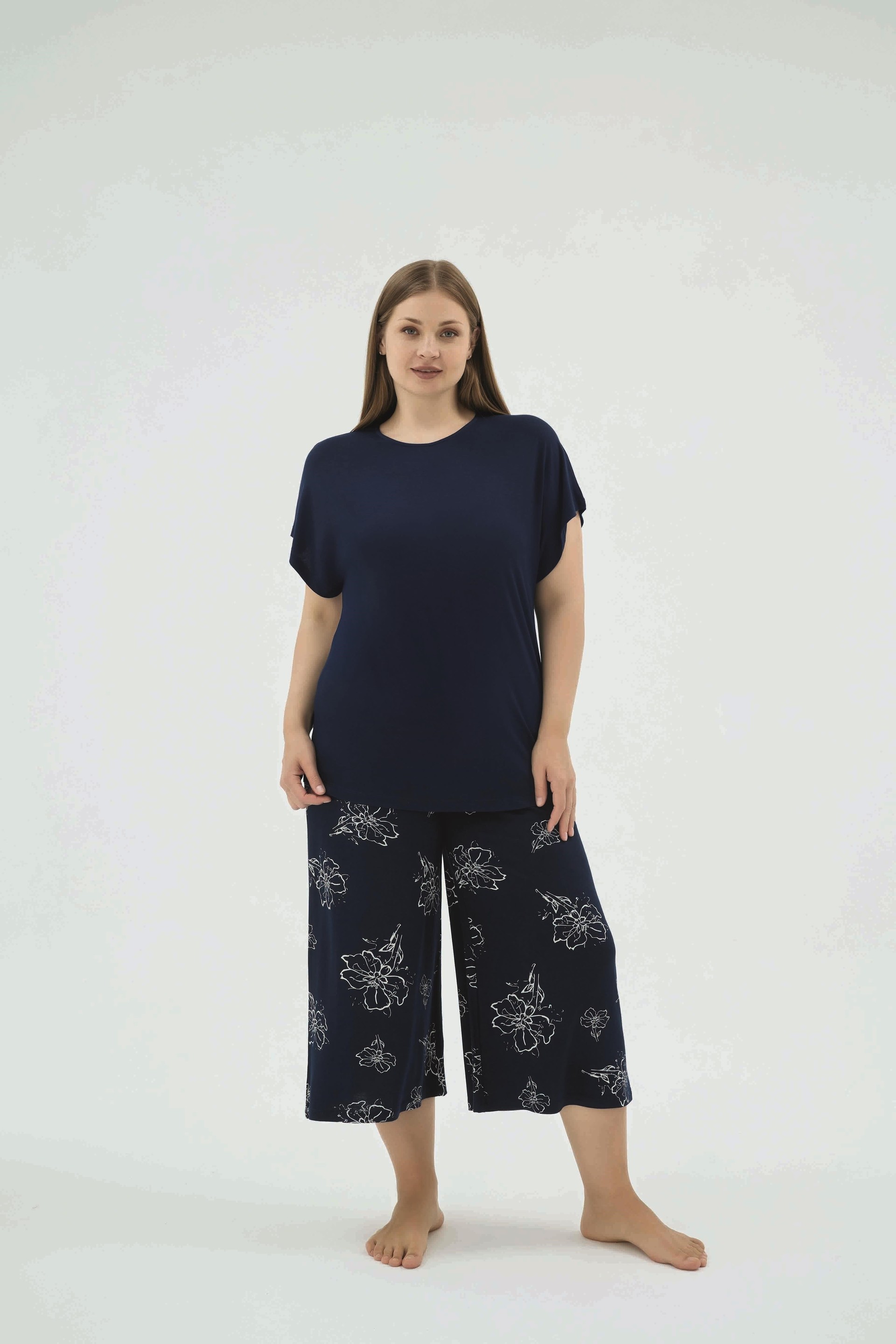 329144Kadın Büyük Beden Lacivert Kısa Kollu Bisiklet Yaka Kapri Pijama Takımı C6T5N271Büyük BedenSevimKadın Büyük Beden Lacivert Kısa Kollu Bisiklet Yaka Kapri Pijama Takımı C6T5N271