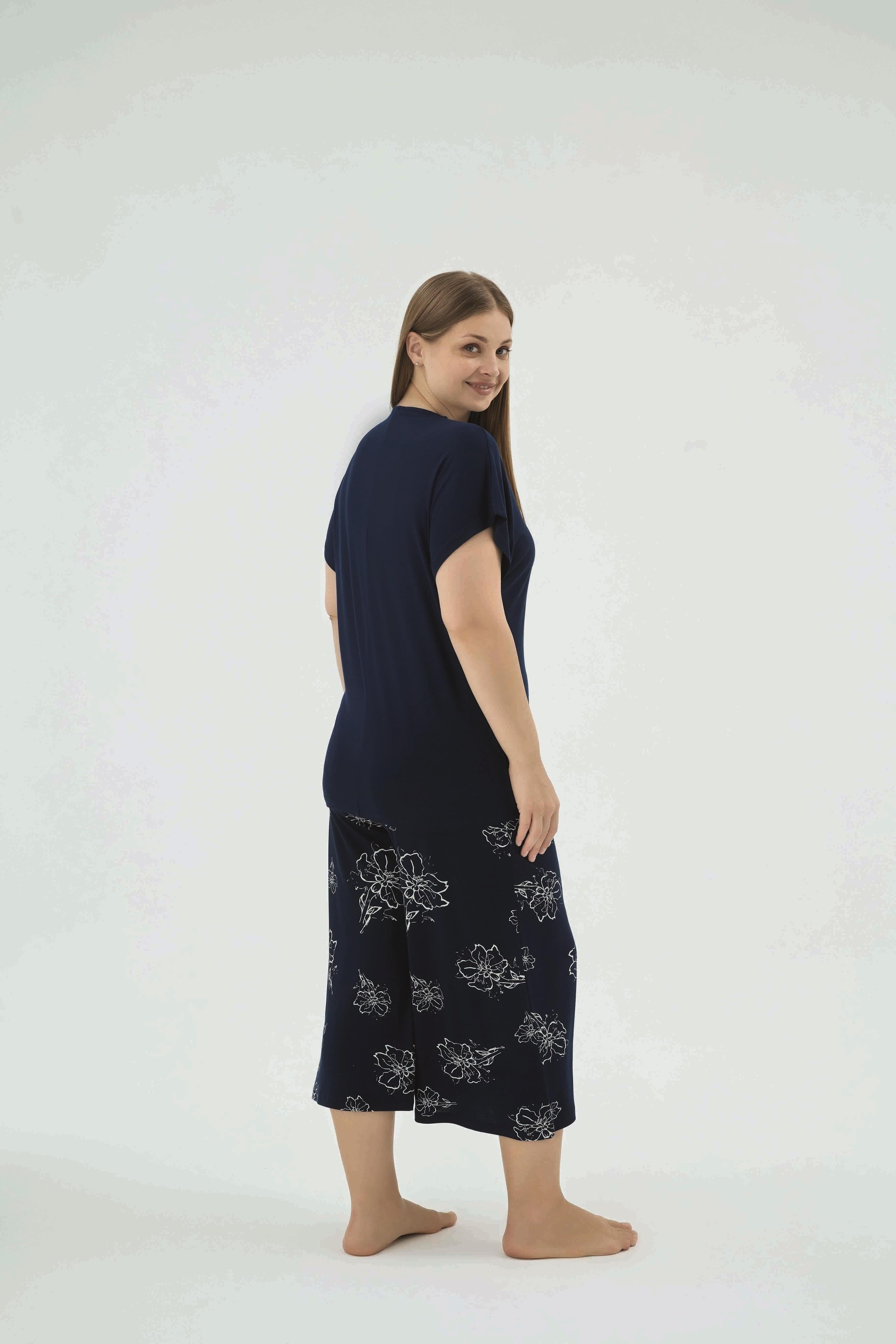 329144Kadın Büyük Beden Lacivert Kısa Kollu Bisiklet Yaka Kapri Pijama Takımı C6T5N271Büyük BedenSevimKadın Büyük Beden Lacivert Kısa Kollu Bisiklet Yaka Kapri Pijama Takımı C6T5N271