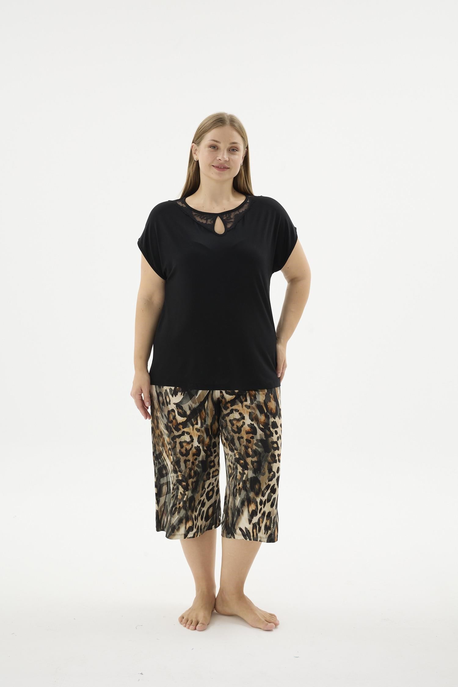 332689Kadın Büyük Beden Leopar Desenli Kısa Kol Kapri Pijama Takımı C3T9N671Büyük BedenSevimKadın Büyük Beden Leopar Desenli Kısa Kol Kapri Pijama Takımı C3T9N671