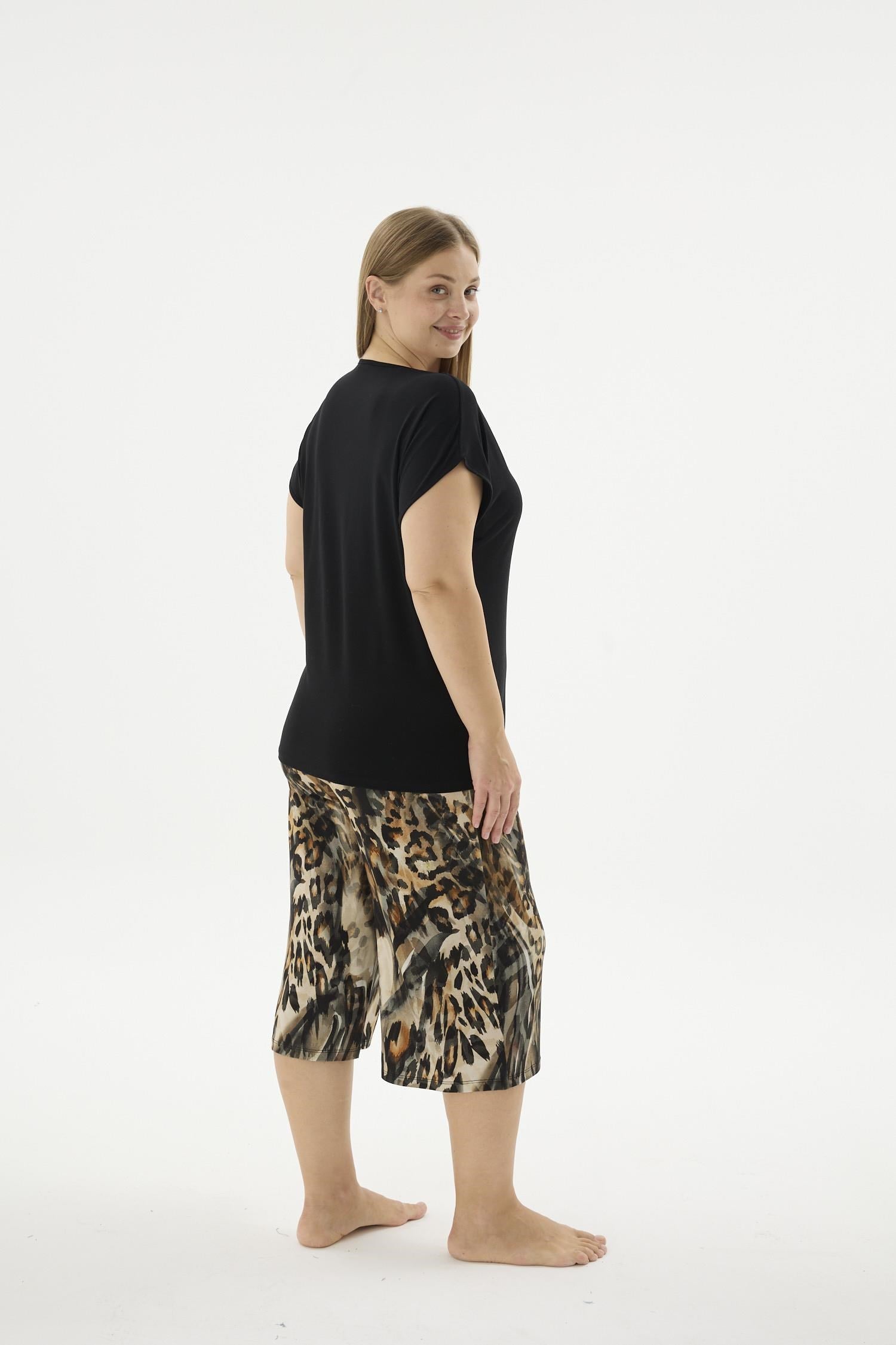 332689Kadın Büyük Beden Leopar Desenli Kısa Kol Kapri Pijama Takımı C3T9N671Büyük BedenSevimKadın Büyük Beden Leopar Desenli Kısa Kol Kapri Pijama Takımı C3T9N671
