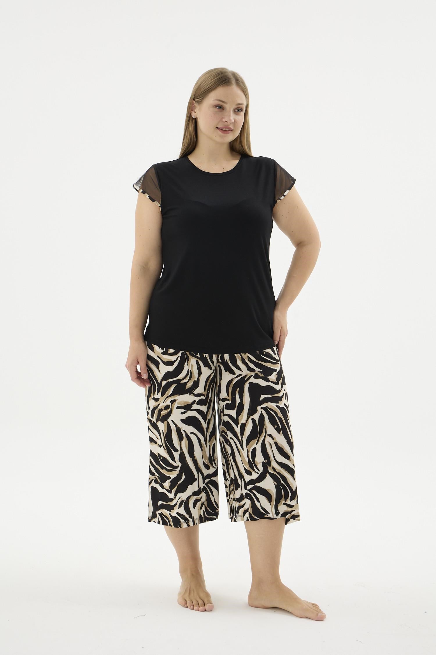332697Kadın Büyük Beden Tül Detaylı Zebra Desenli Kapri Pijama Takımı C7T1N771Büyük BedenSevimKadın Büyük Beden Tül Detaylı Zebra Desenli Kapri Pijama Takımı C7T1N771