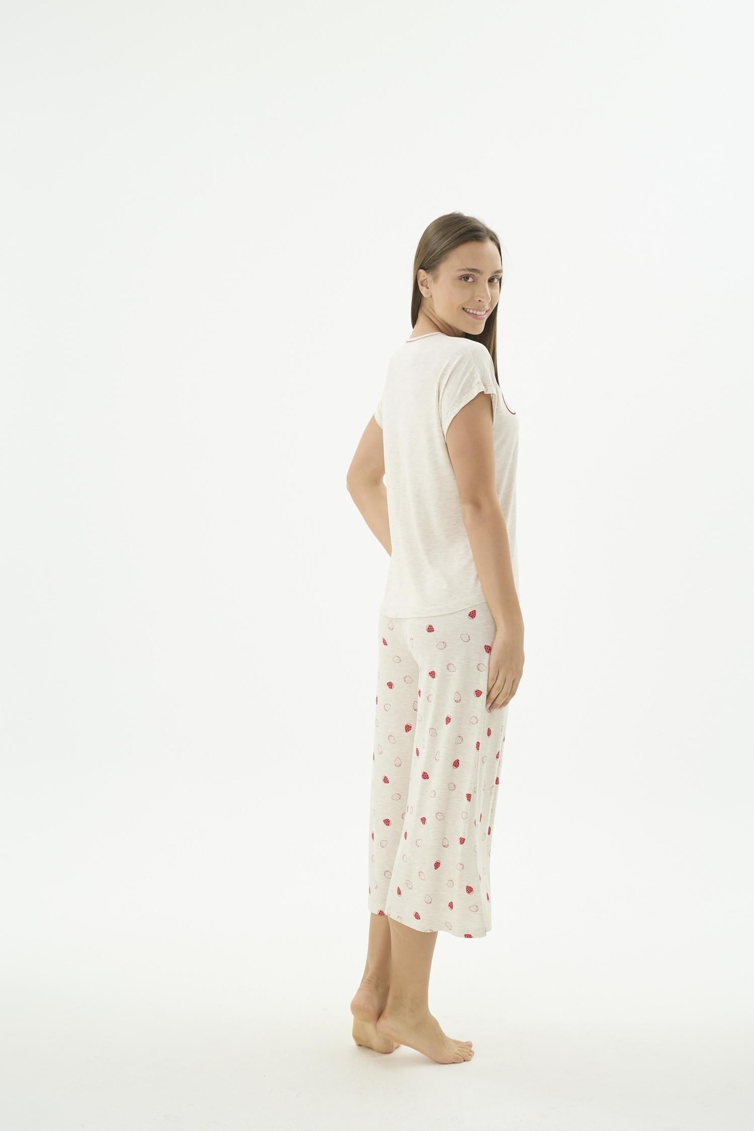 332680Kadın Kısa Kol Çilek Desenli Kapri Pijama Takımı Kar Melanj C1T3N671Kapri TakımSevimKadın Kısa Kol Çilek Desenli Kapri Pijama Takımı Kar Melanj C1T3N671